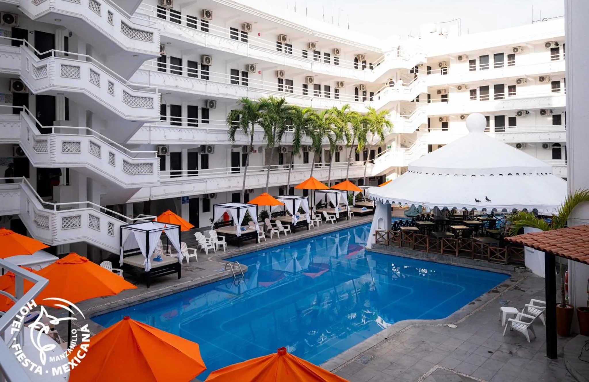 Swimming pool in Hotel Fiesta Mexicana