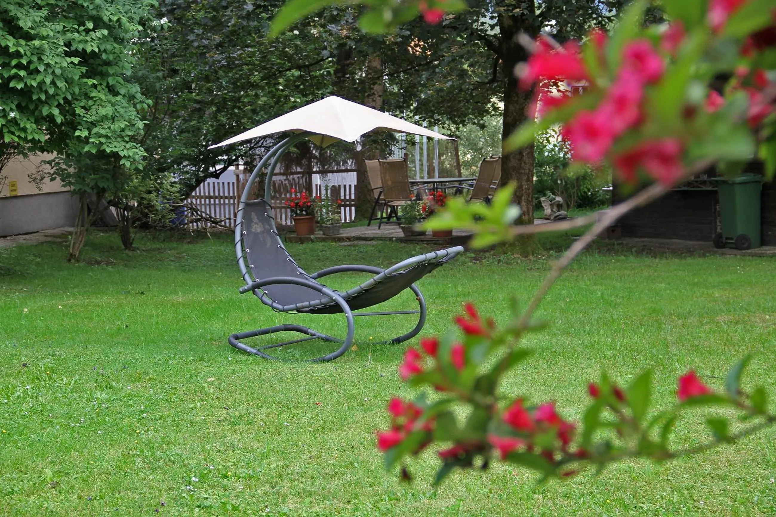 Garden view in Appartements am Kurpark