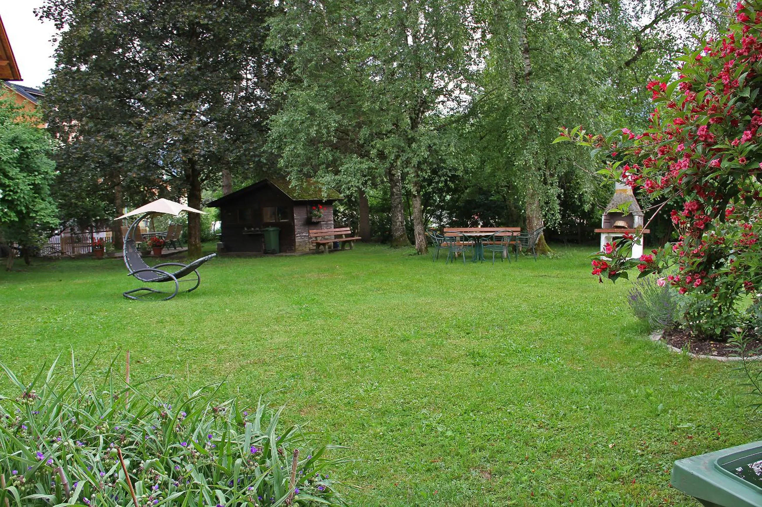 Garden view in Appartements am Kurpark