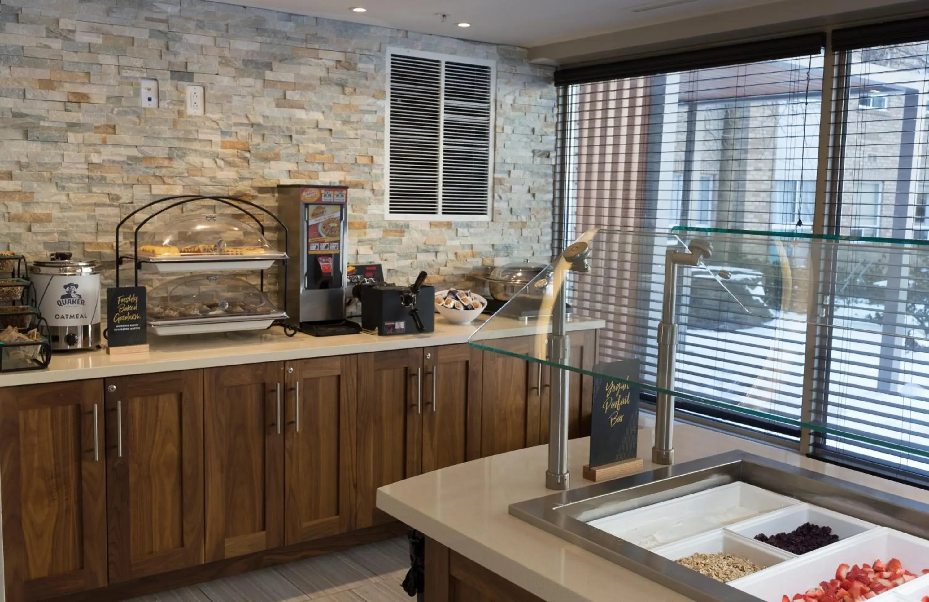 Restaurant/places to eat in Staybridge Suites Toronto - Vaughan South by IHG Restaurant/places to eat in Staybridge Suites Toronto - Vaughan South by IHG