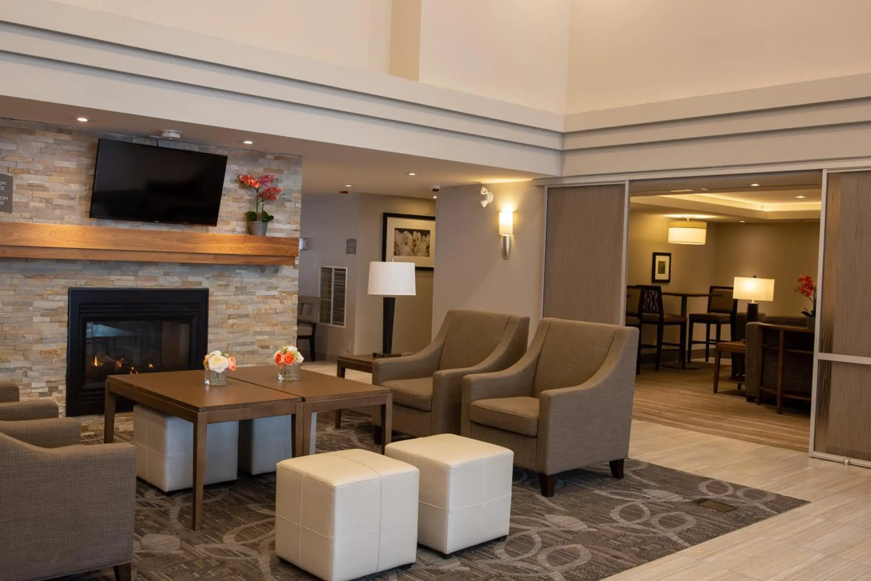 Lobby or reception in Staybridge Suites Toronto - Vaughan South by IHG Lobby or reception in Staybridge Suites Toronto - Vaughan South by IHG