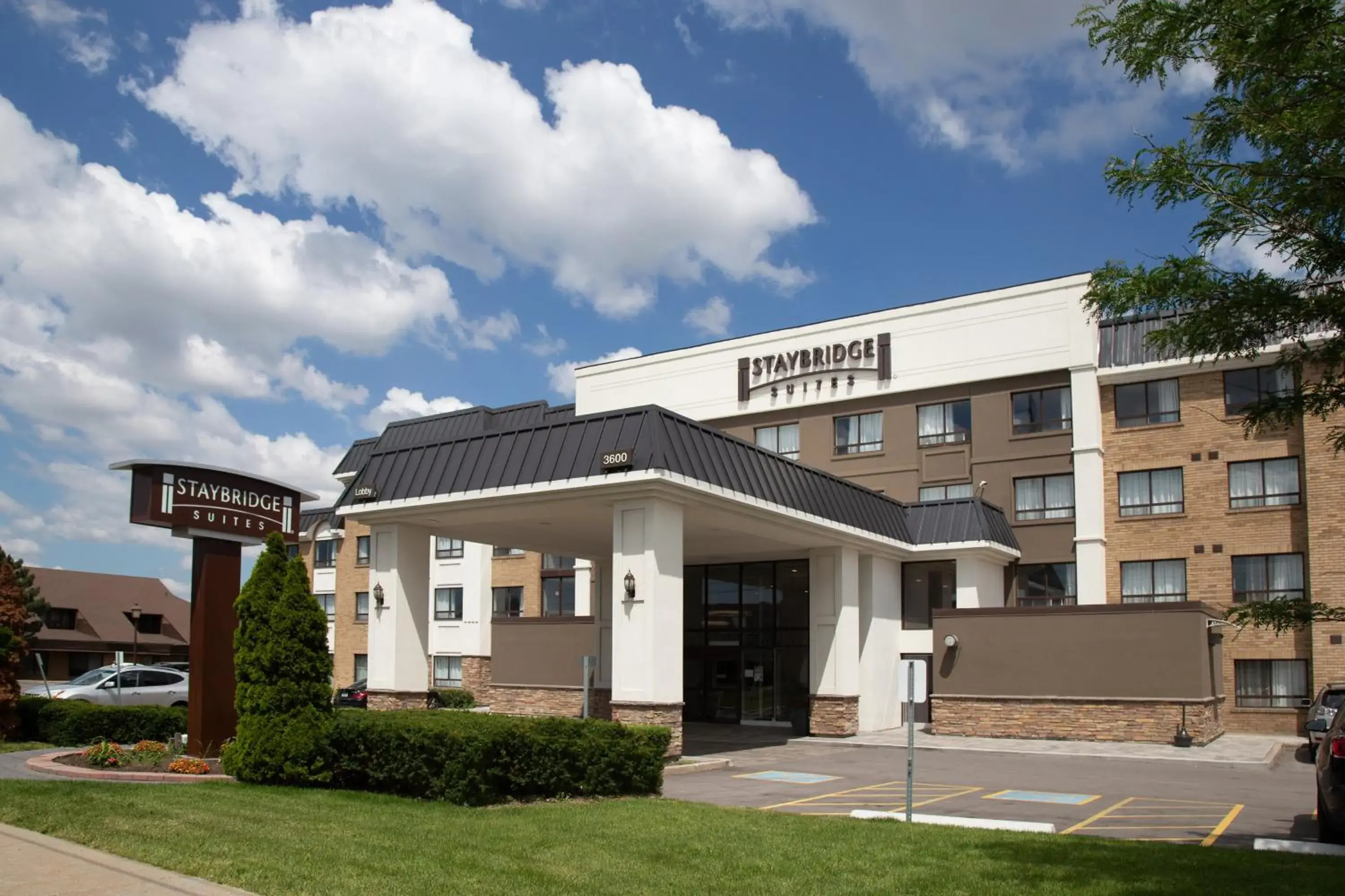 Property building in Staybridge Suites Toronto - Vaughan South by IHG Property building in Staybridge Suites Toronto - Vaughan South by IHG