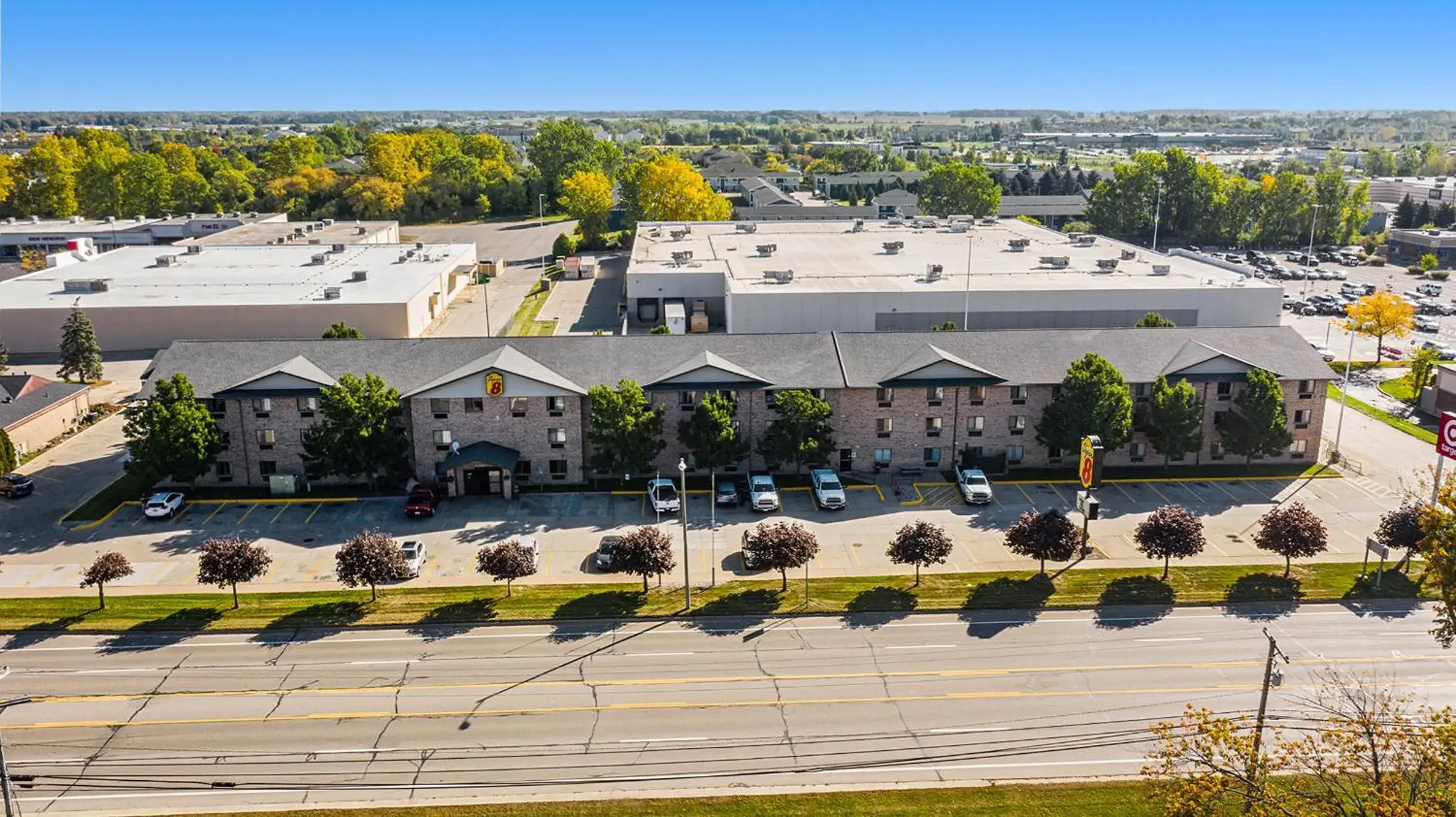 Property building in Super 8 by Wyndham Mt. Pleasant Property building in Super 8 by Wyndham Mt. Pleasant