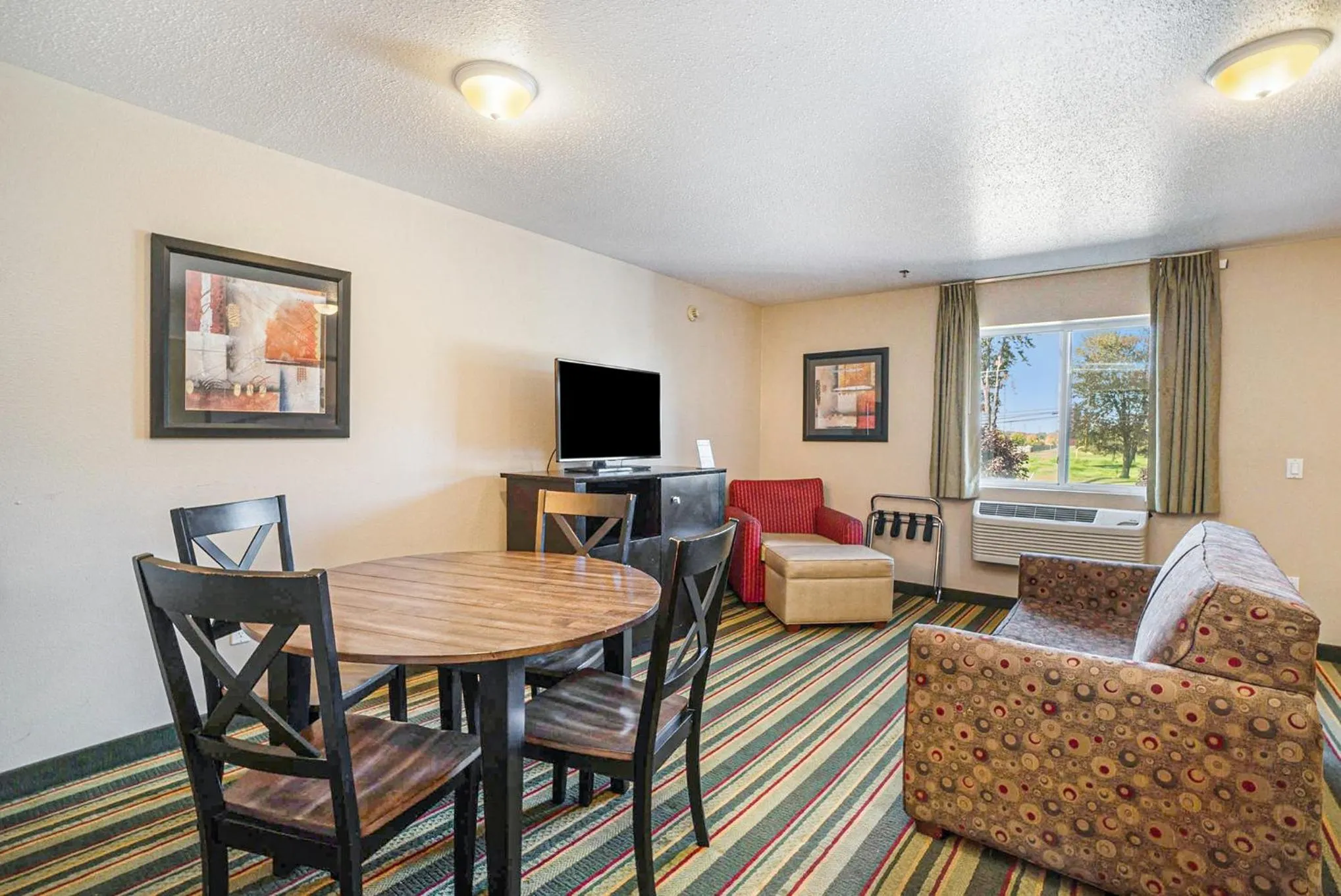 Super 8 by Wyndham Mt. Pleasant