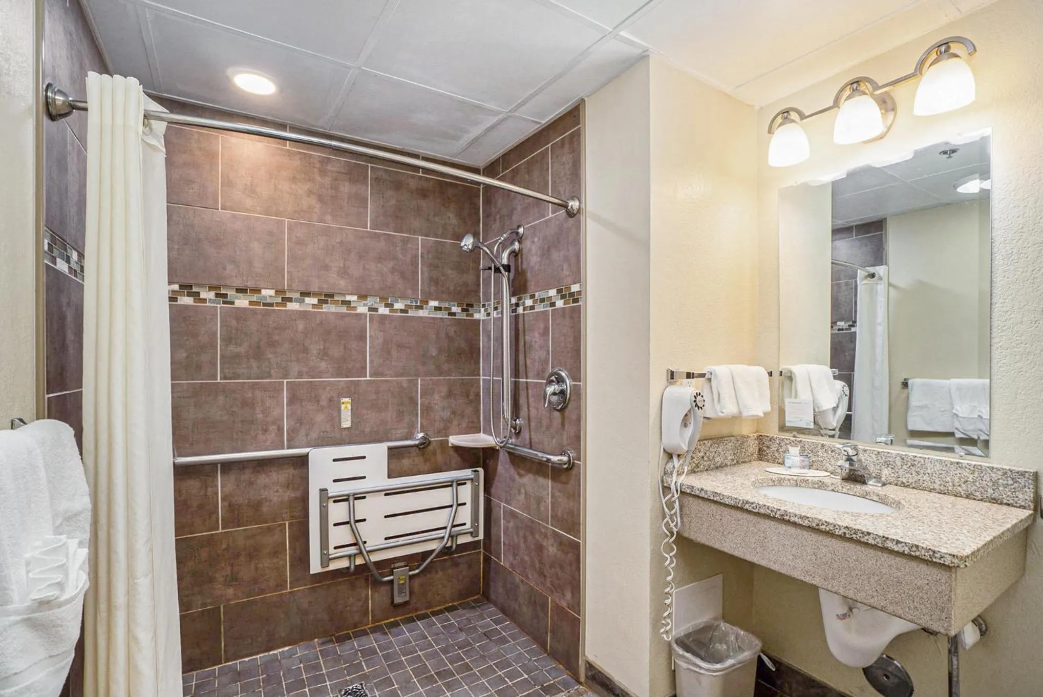 Super 8 by Wyndham Mt. Pleasant