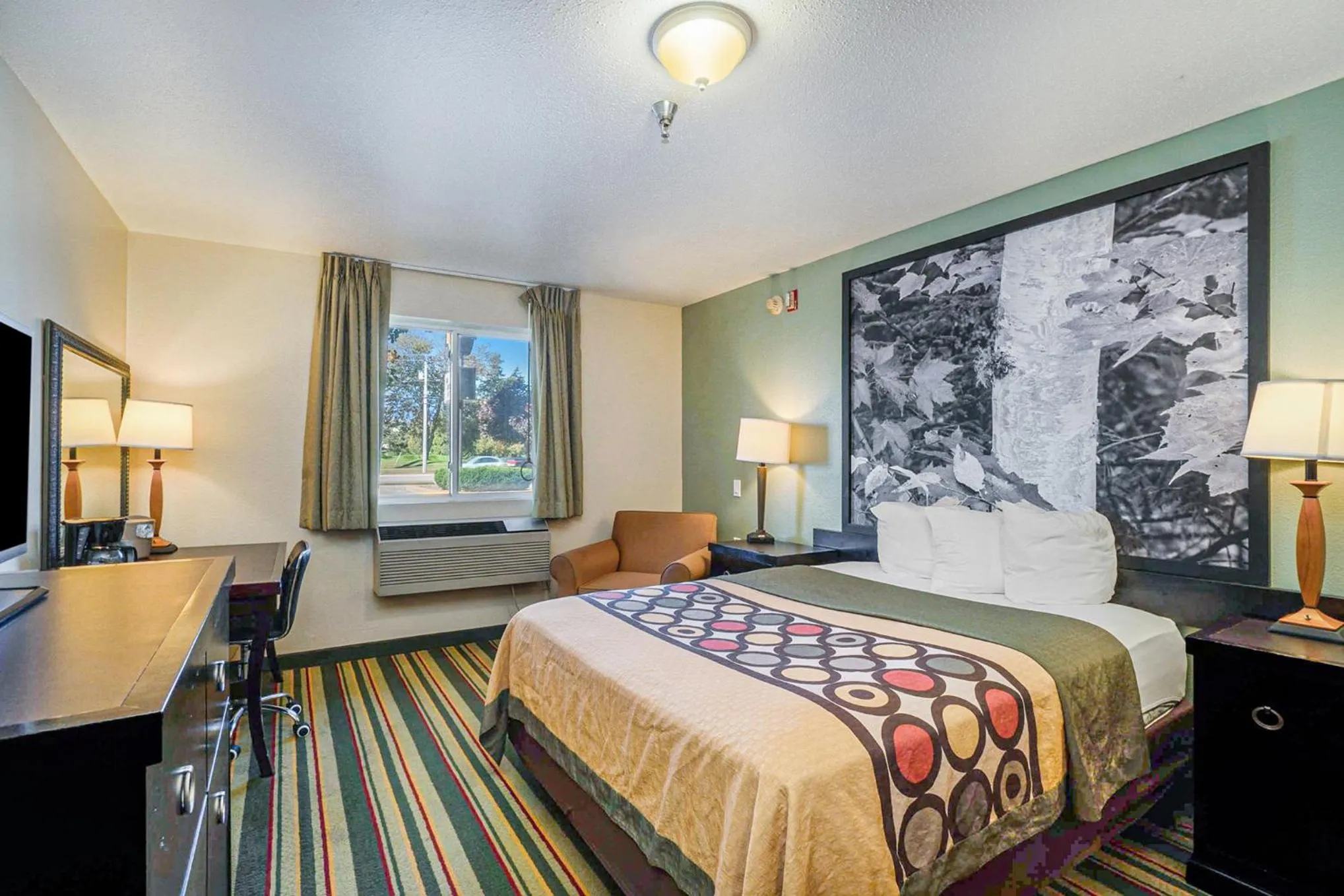 Bed in Super 8 by Wyndham Mt. Pleasant