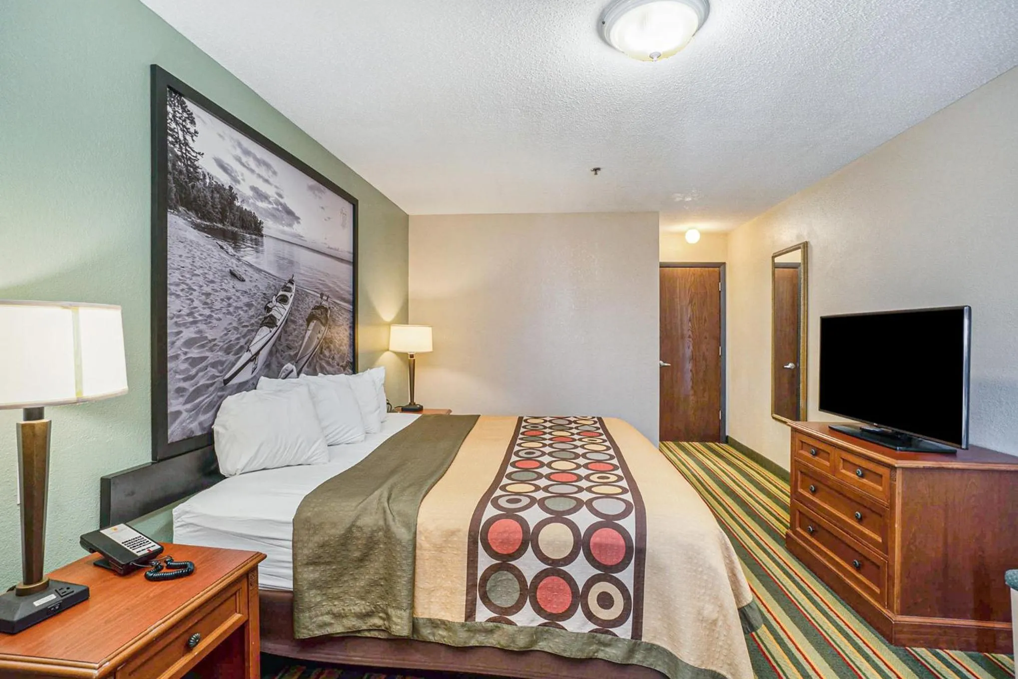 Bed in Super 8 by Wyndham Mt. Pleasant