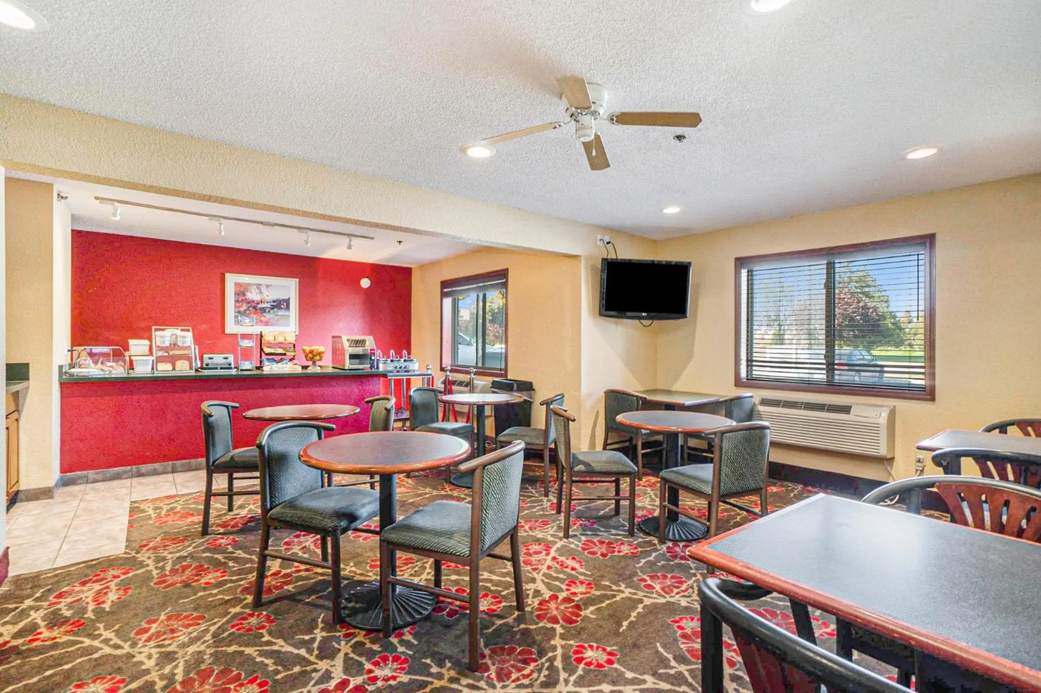 Breakfast in Super 8 by Wyndham Mt. Pleasant