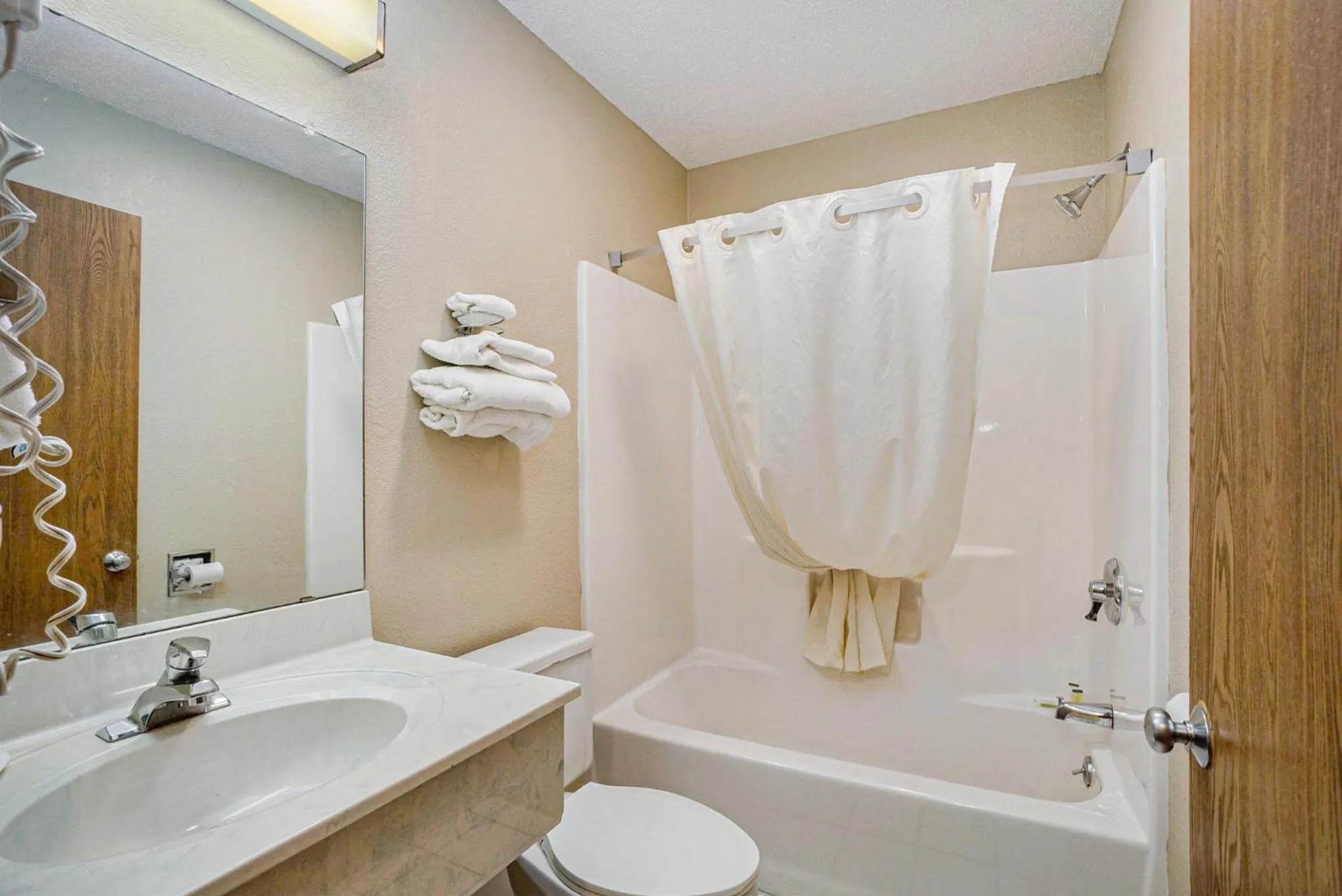 Super 8 by Wyndham Mt. Pleasant