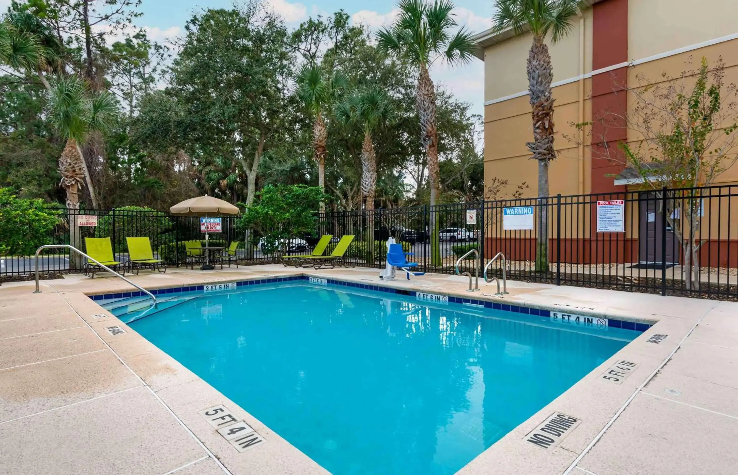 Pool view in Extended Stay America Suites - Daytona Beach - International Speedway Pool view in Extended Stay America Suites - Daytona Beach - International Speedway