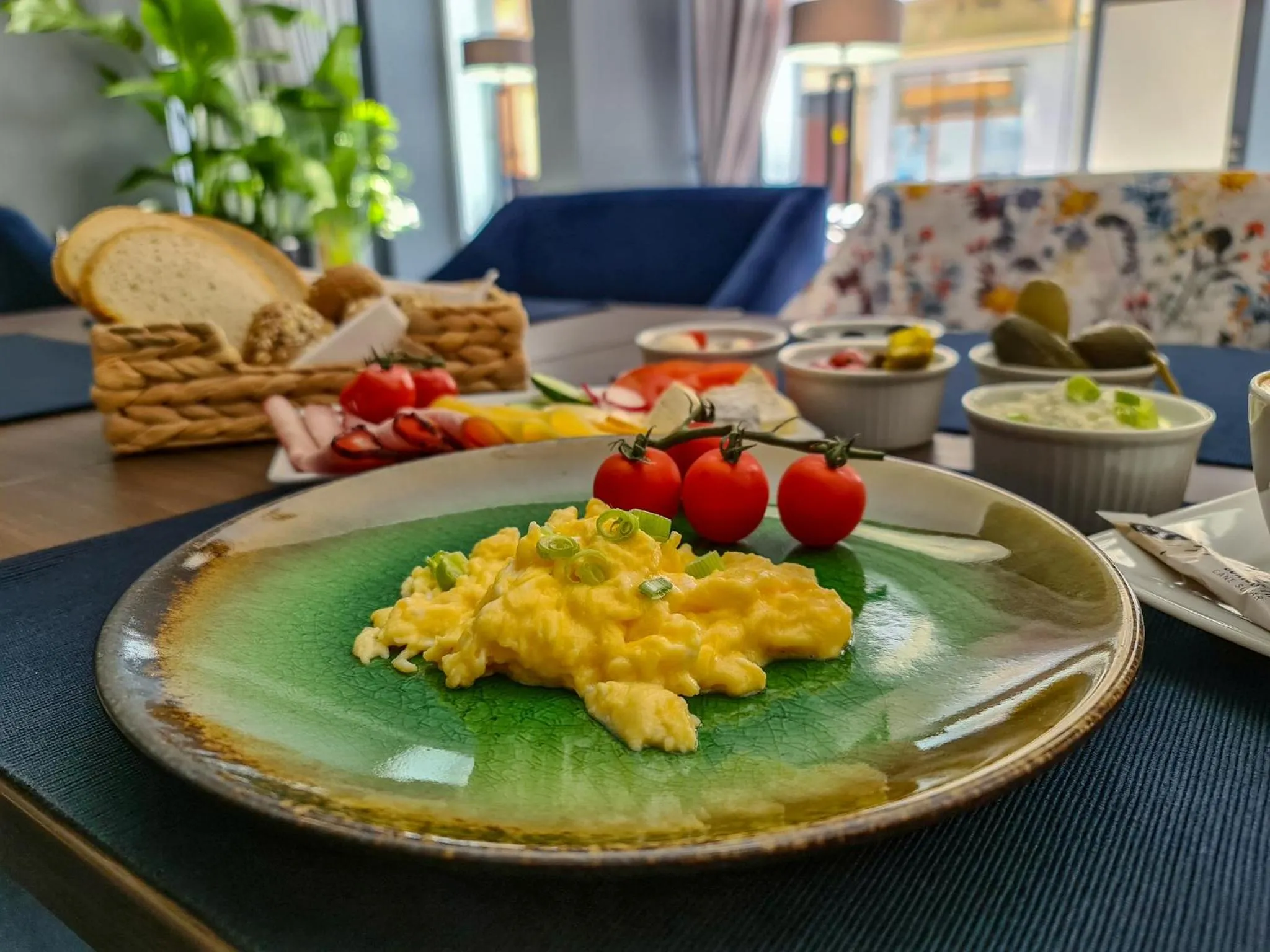 Continental breakfast in No1 Bed&Breakfast Restauracja ŚNIADANIE I PARKING W CENIE!