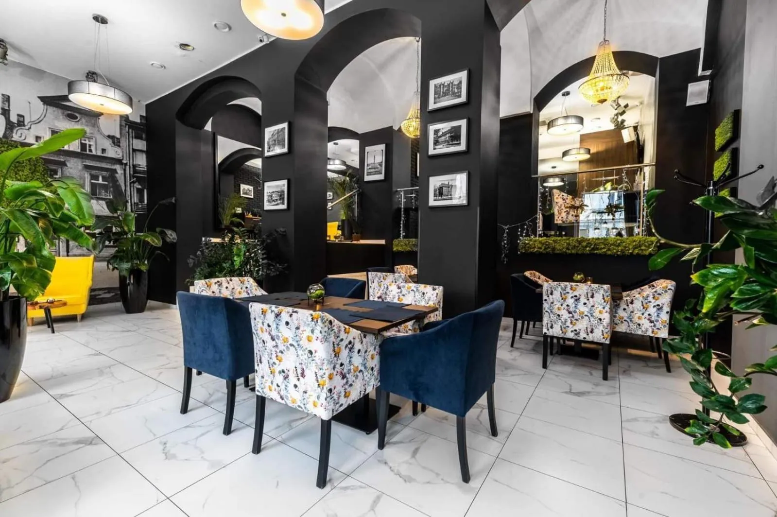 Restaurant/places to eat in No1 Bed&Breakfast Restauracja ŚNIADANIE I PARKING W CENIE!