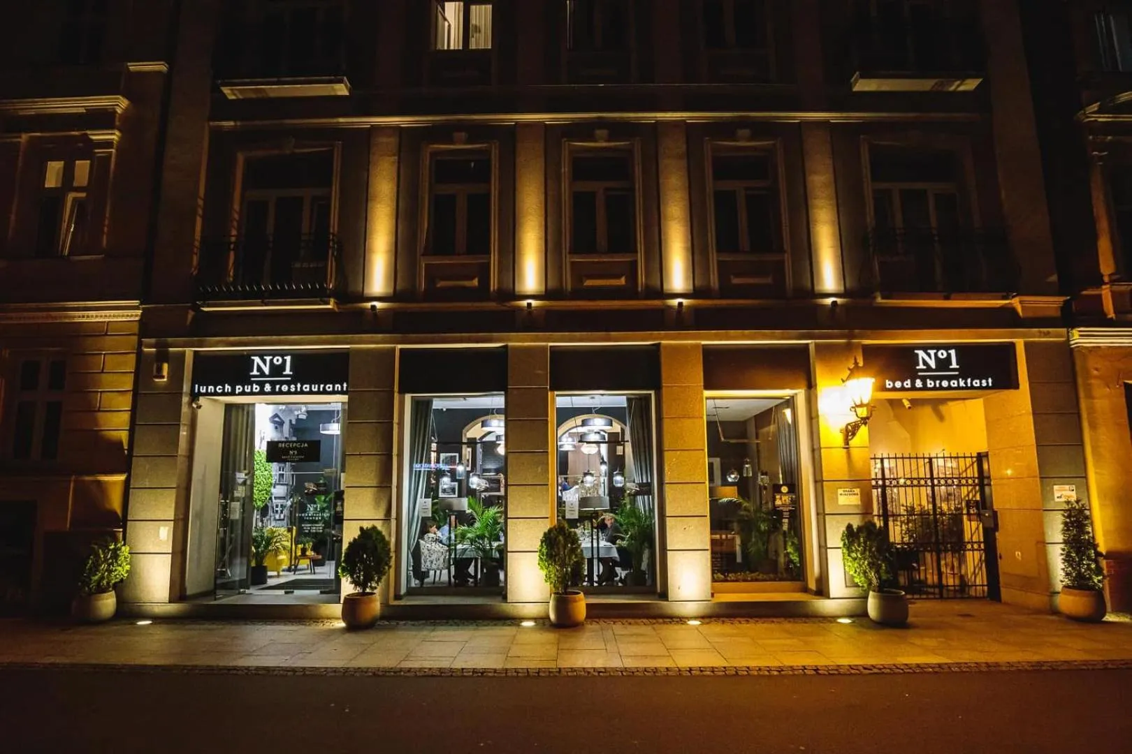 Restaurant/places to eat in No1 Bed&Breakfast Restauracja ŚNIADANIE I PARKING W CENIE!