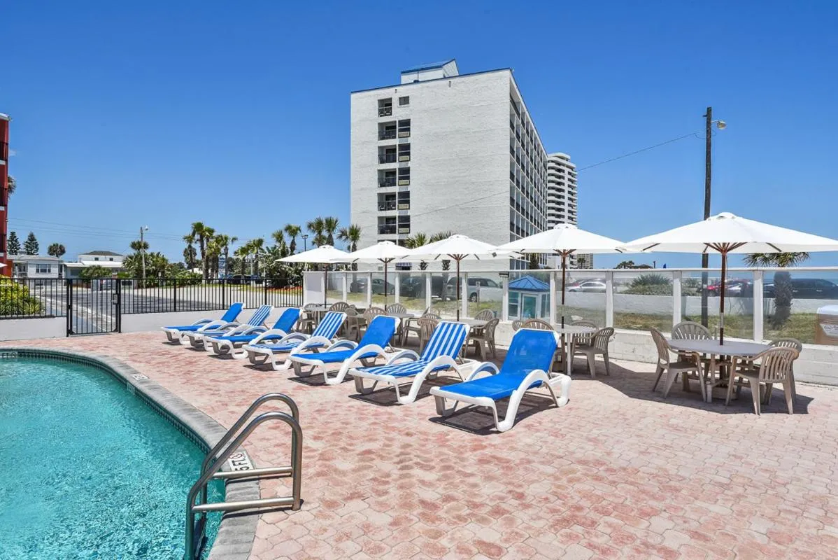 Property building in Cove Motel Oceanfront