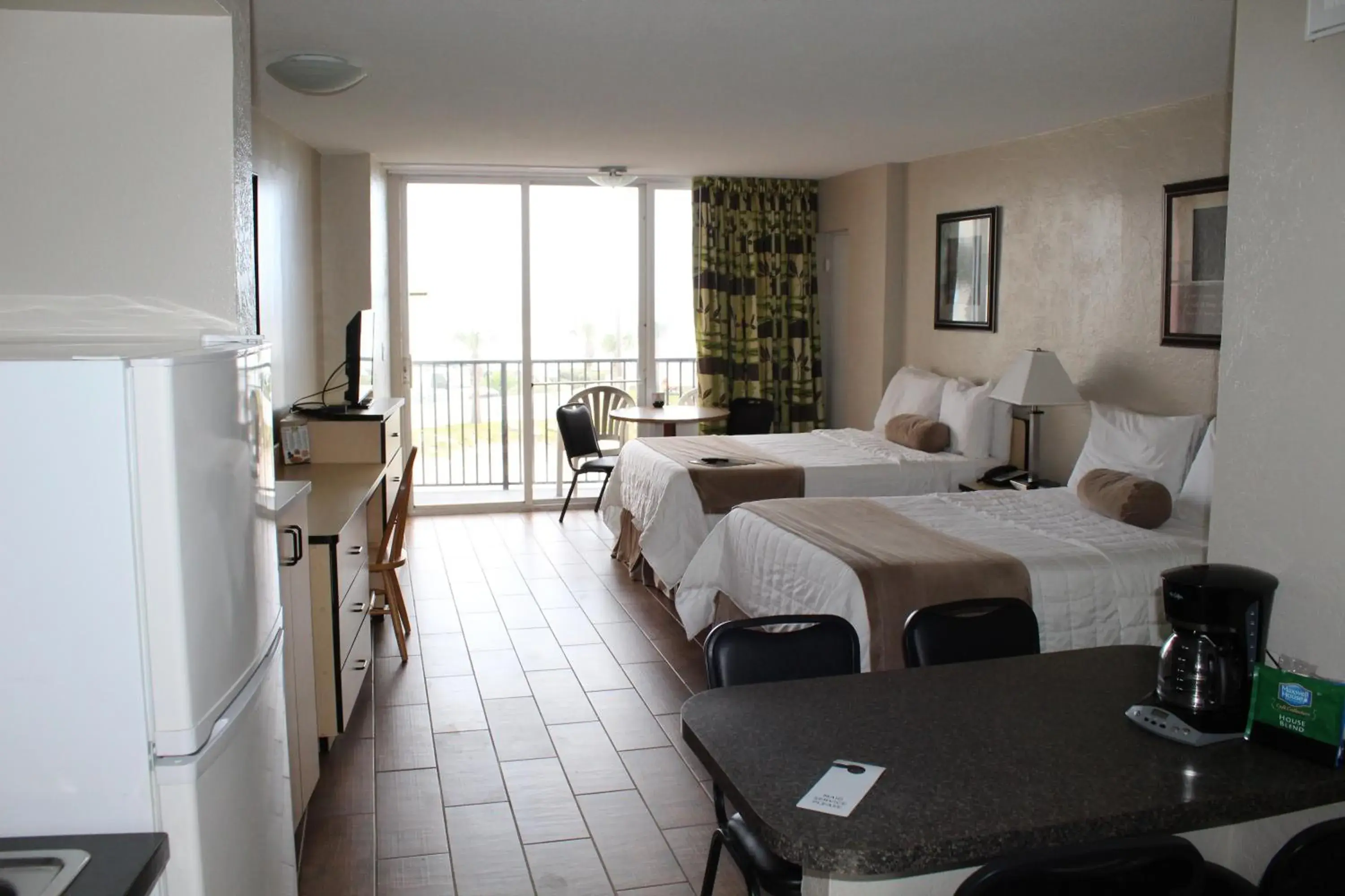 Deluxe Double Room with Pool View in Cove Motel Oceanfront Deluxe Double Room with Pool View in Cove Motel Oceanfront