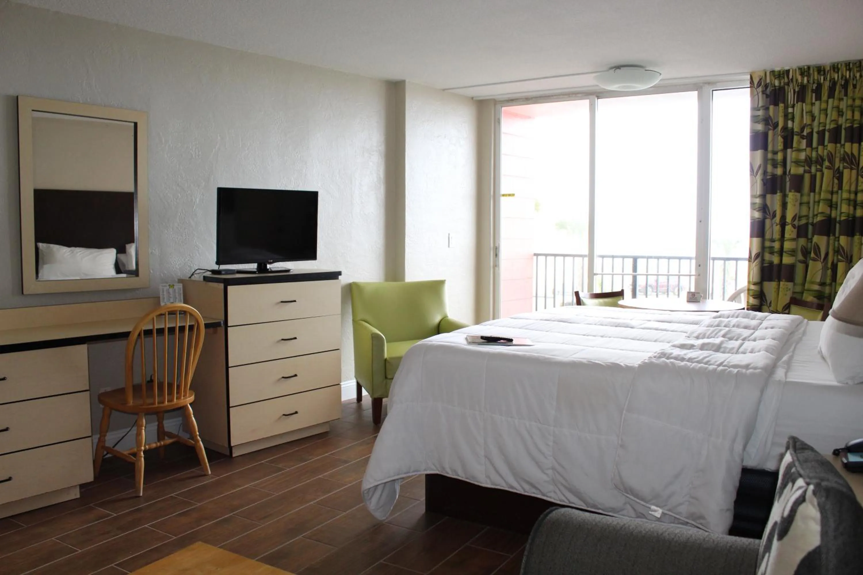 Bed in Cove Motel Oceanfront