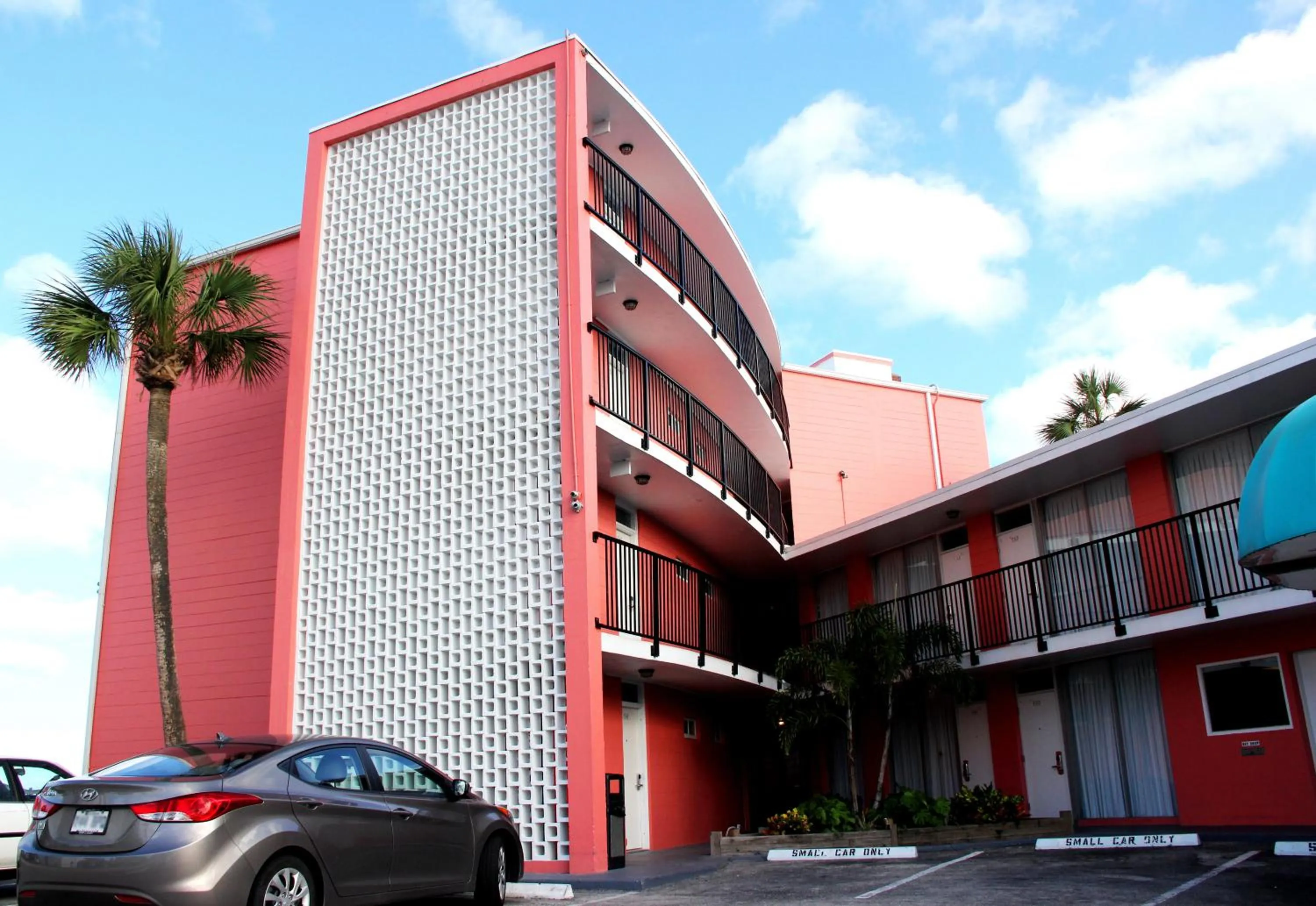 Property building in Cove Motel Oceanfront