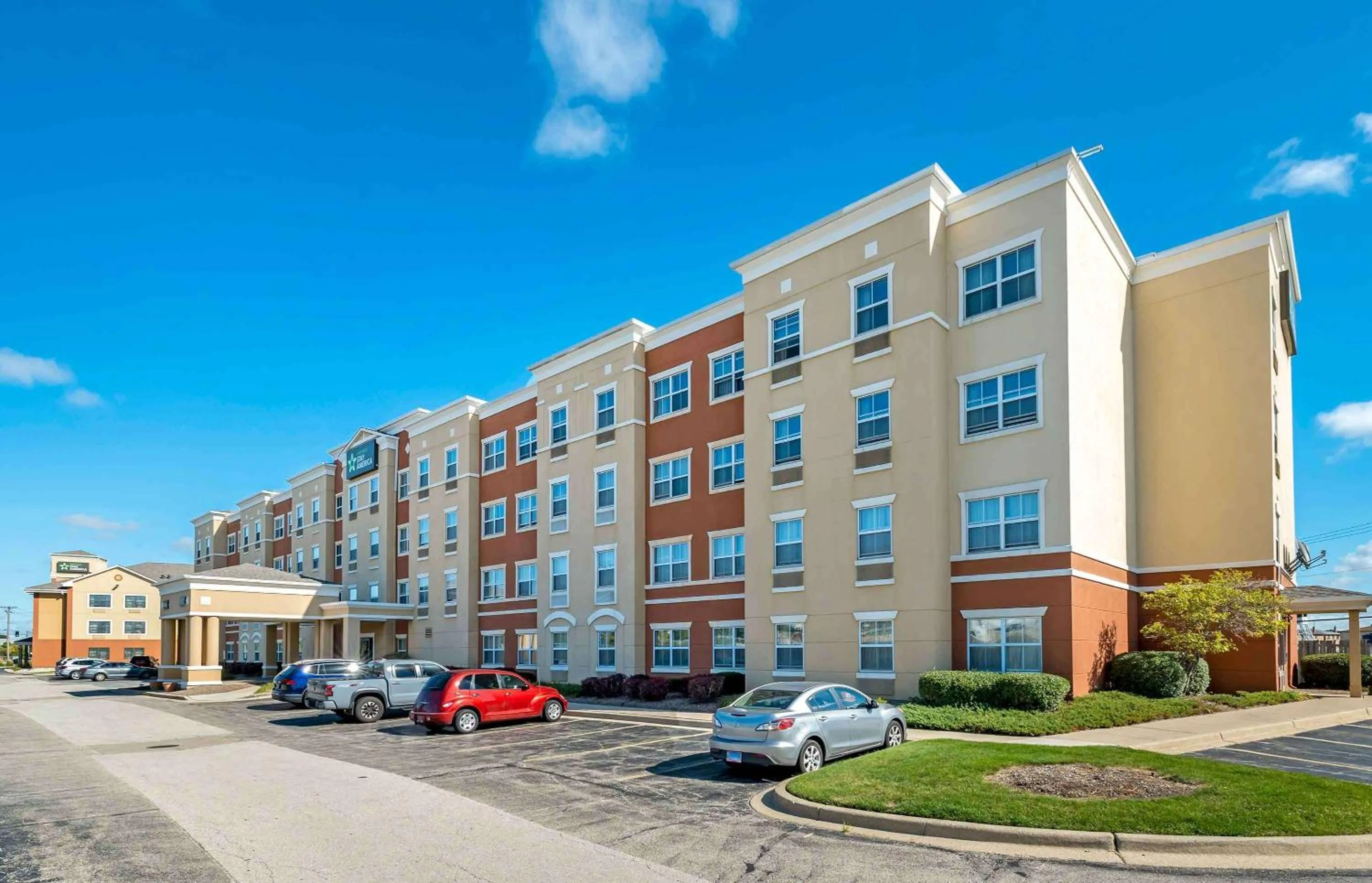 Property building in Extended Stay America Suites - Chicago - O'Hare - Allstate Arena