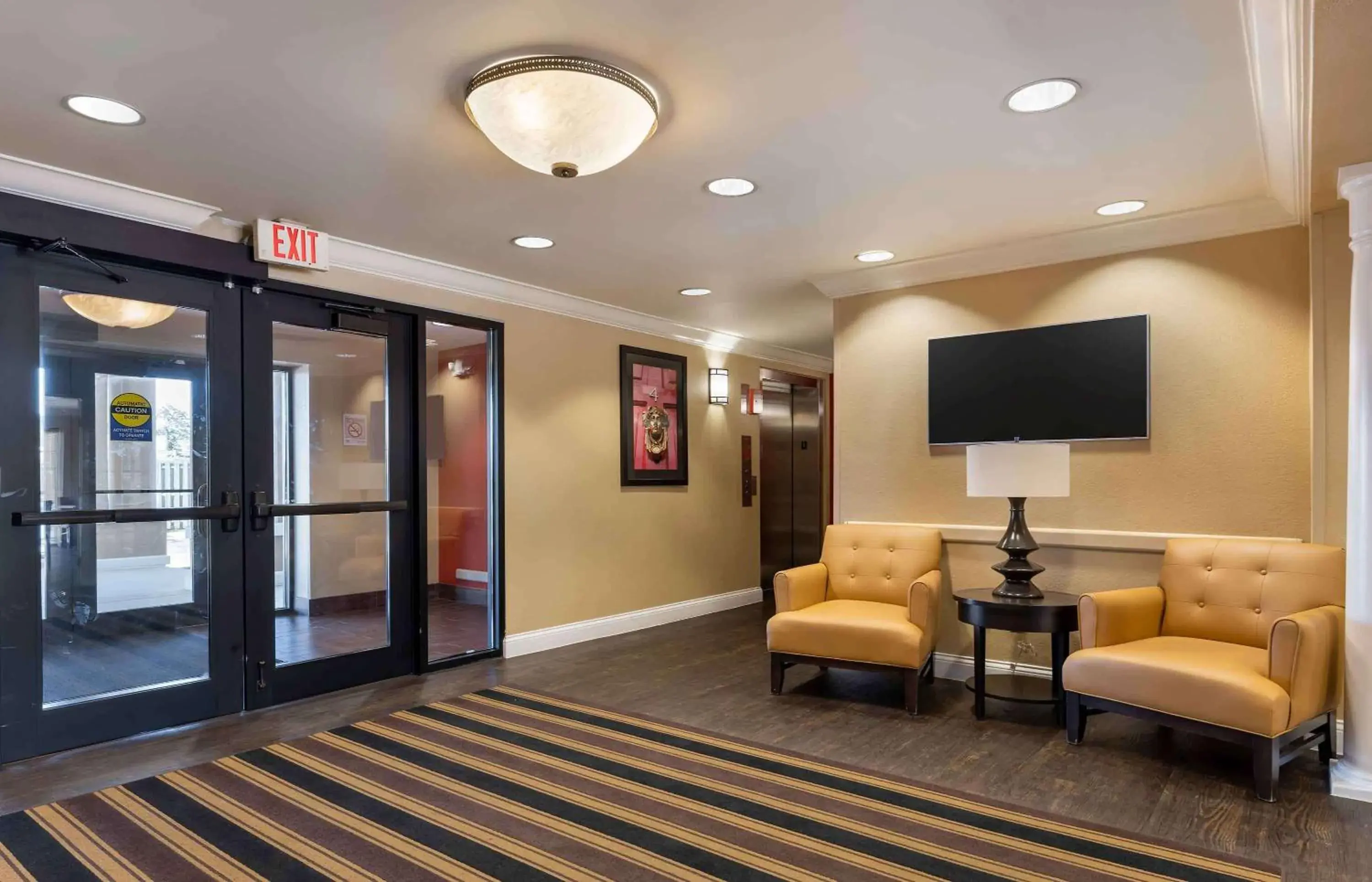 Lobby or reception in Extended Stay America Suites - Chicago - O'Hare - Allstate Arena Lobby or reception in Extended Stay America Suites - Chicago - O'Hare - Allstate Arena