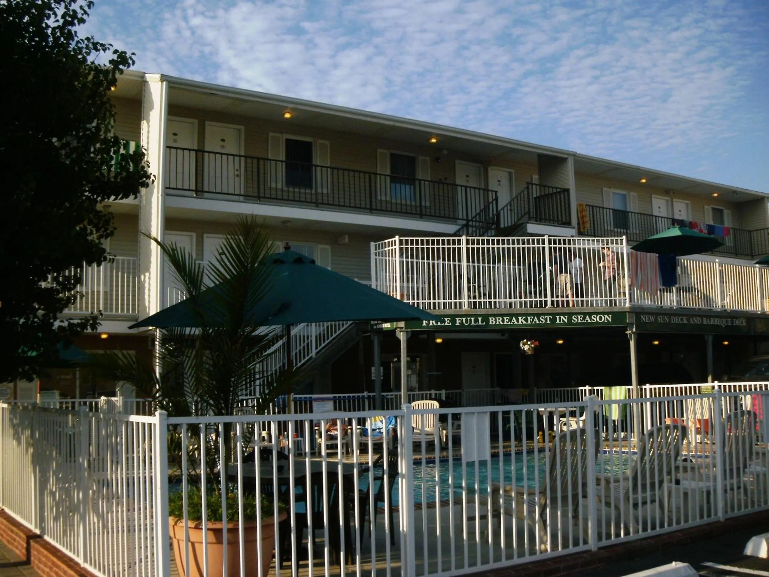 Facade/entrance in Sunrise Motel