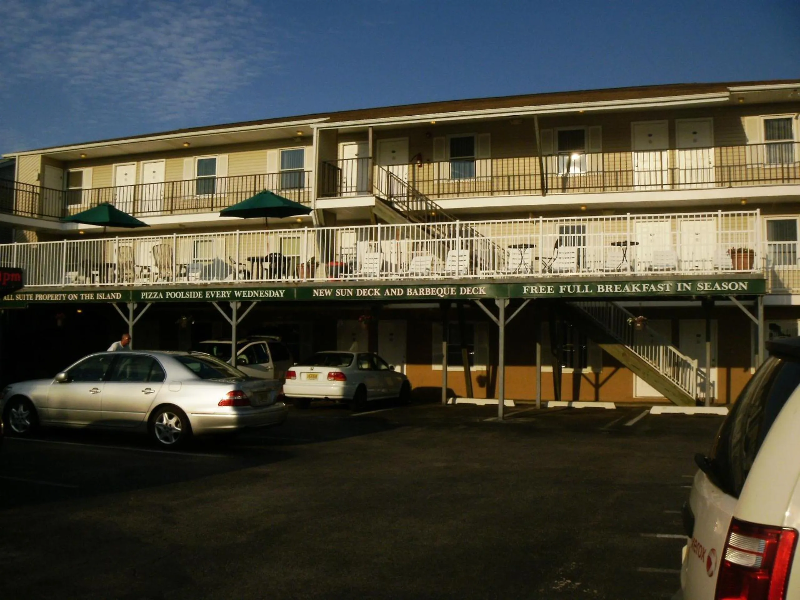 Facade/entrance in Sunrise Motel