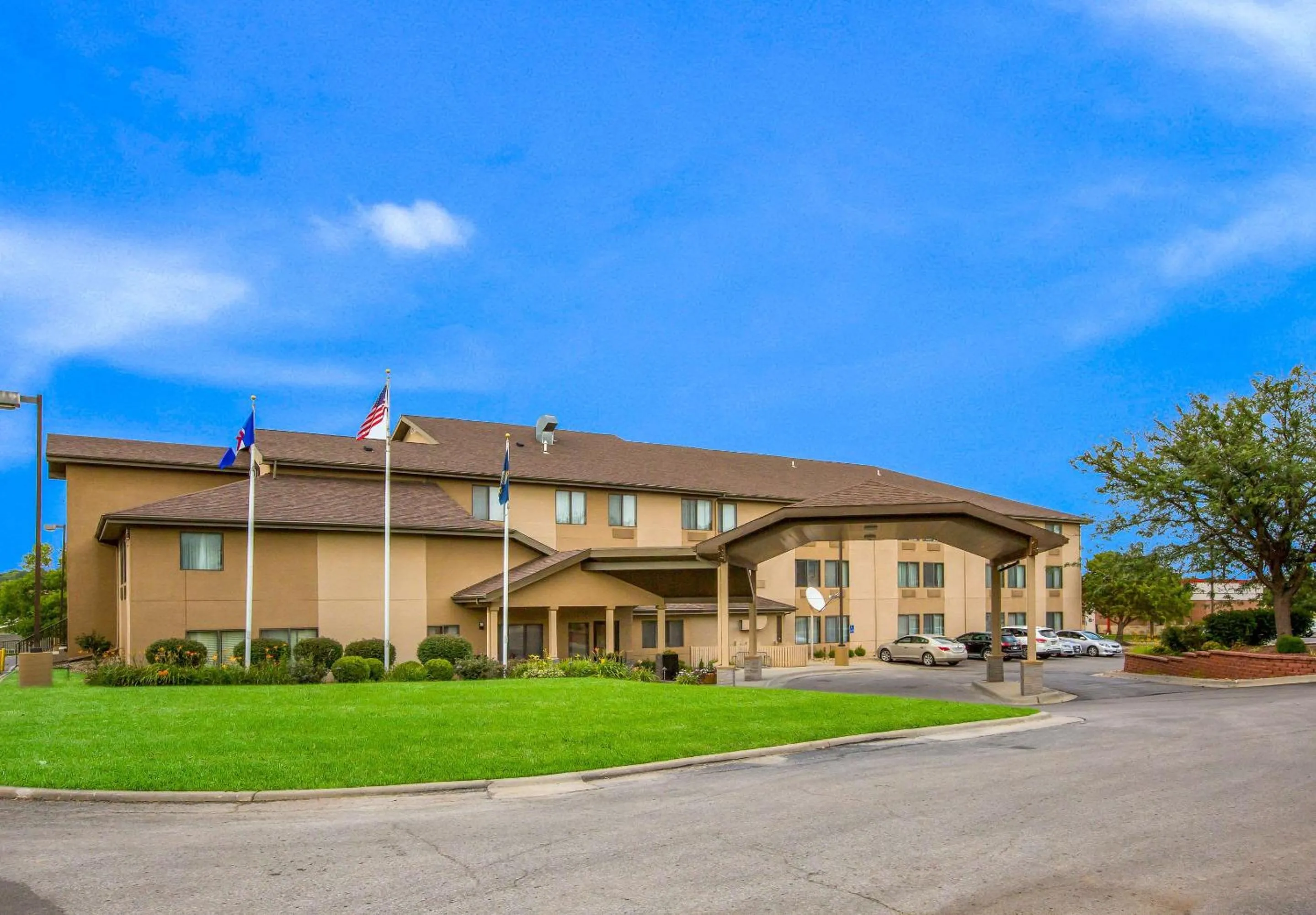 Property building in Quality Inn & Suites Lawrence - University Area