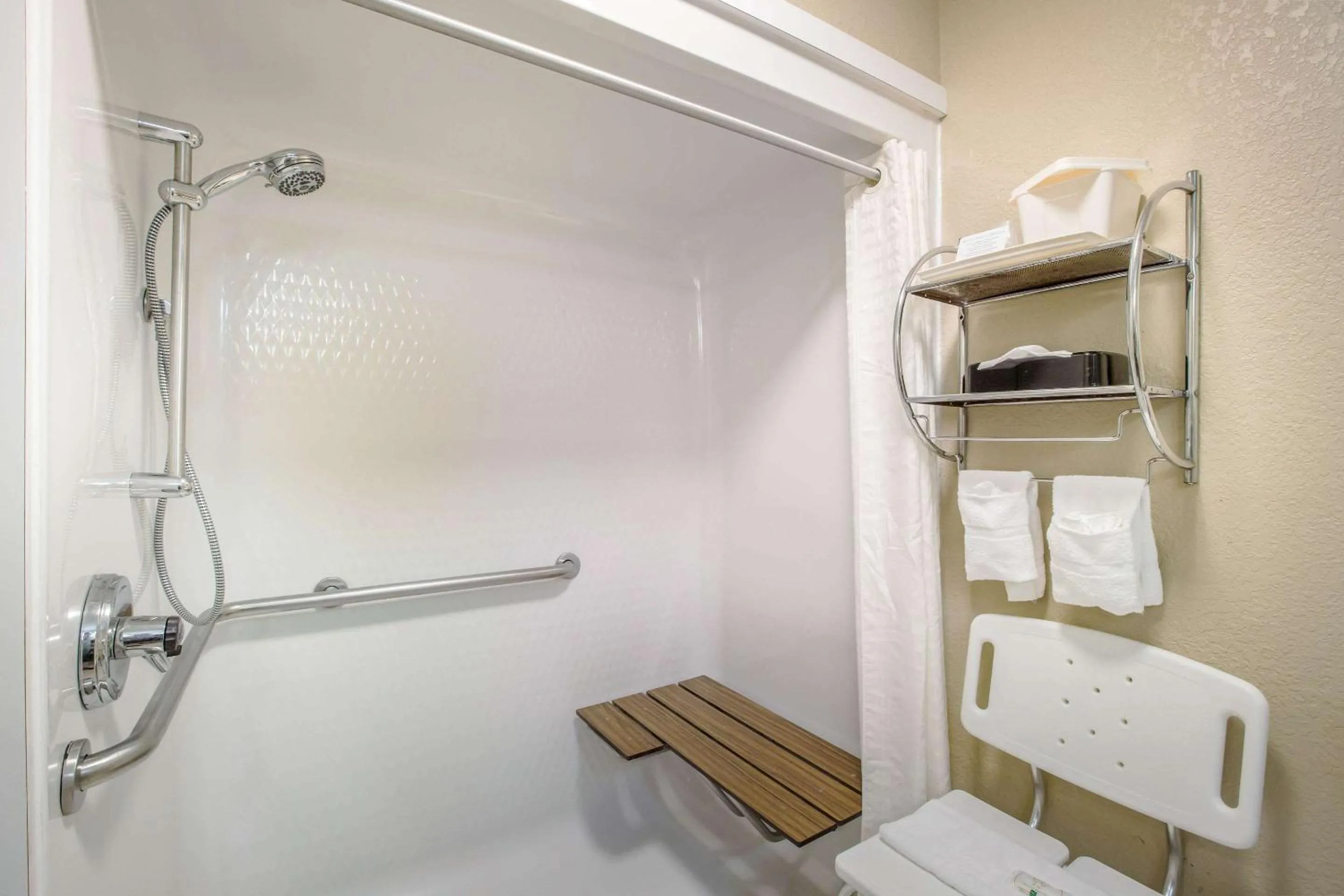 Bathroom in Quality Inn & Suites Lawrence - University Area