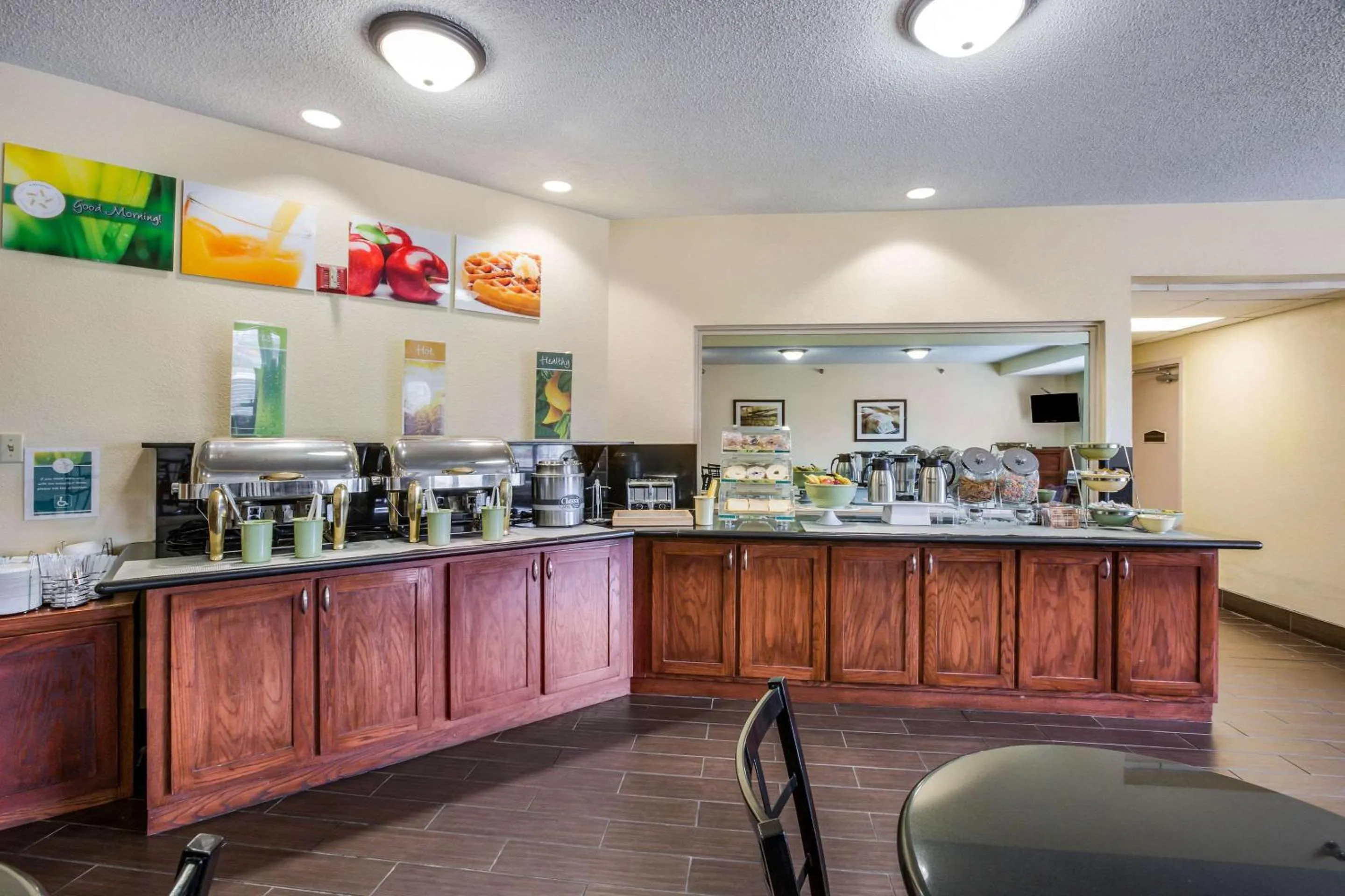 Restaurant/places to eat in Quality Inn & Suites Lawrence - University Area