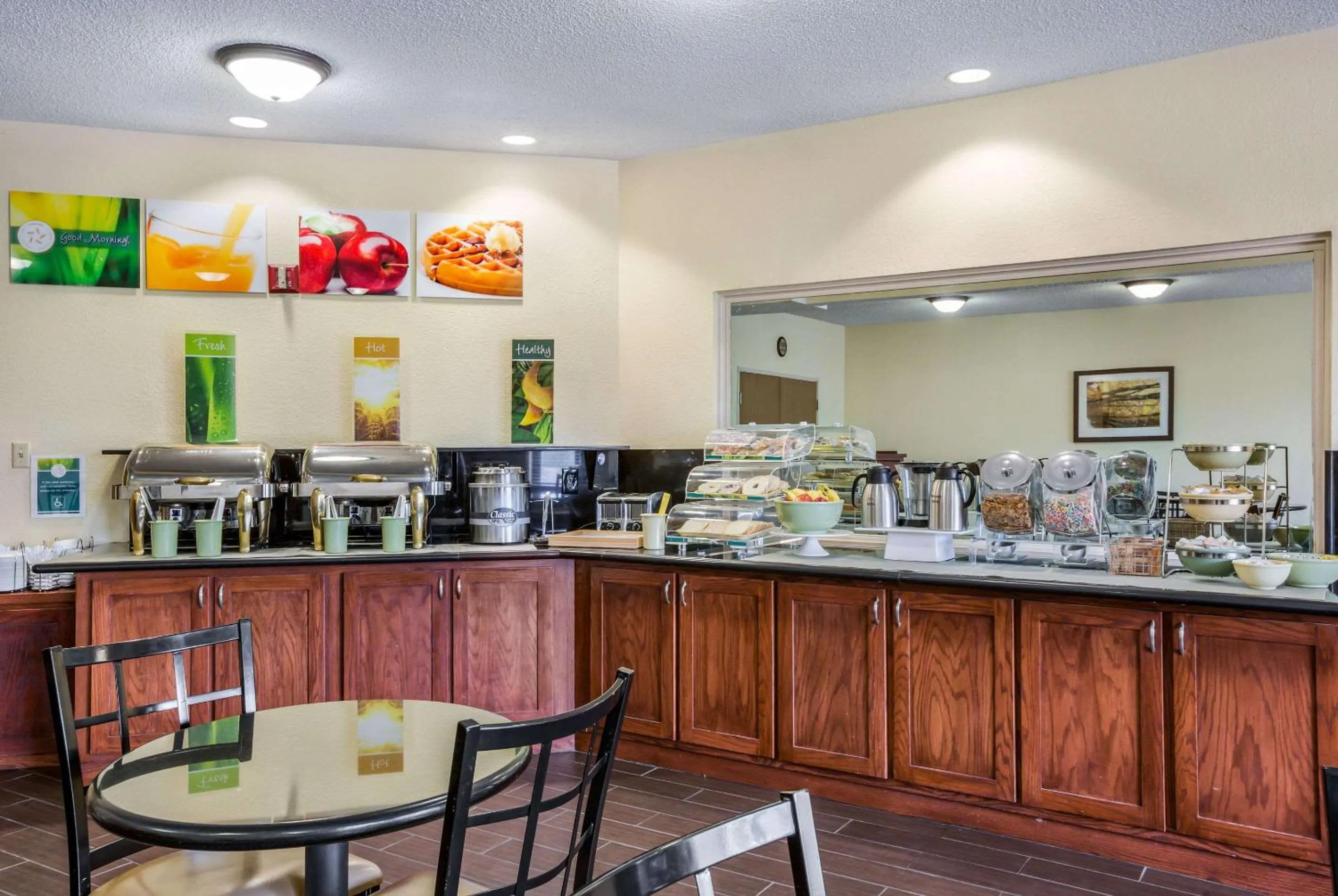 Restaurant/places to eat in Quality Inn & Suites Lawrence - University Area