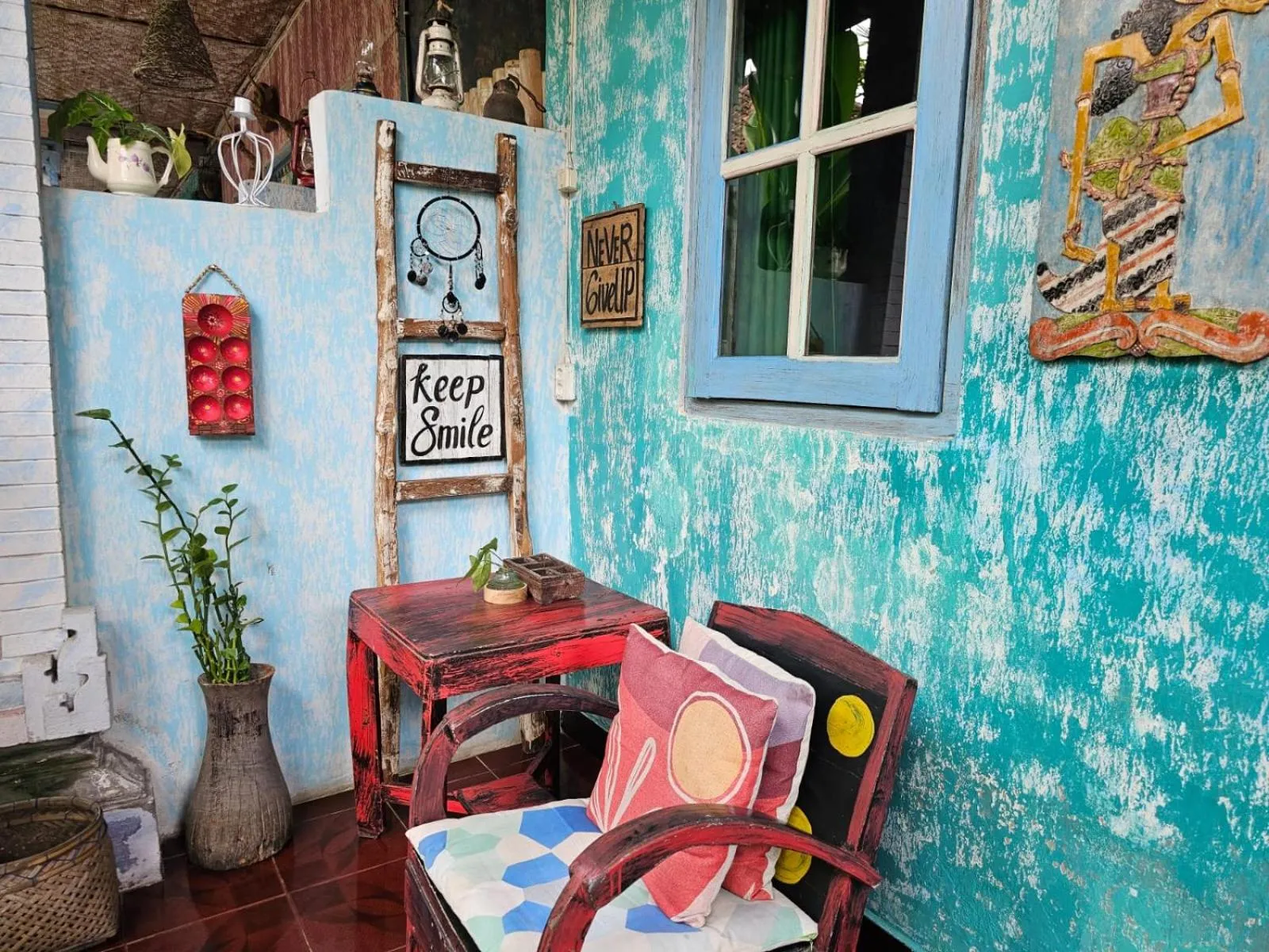 Seating area in Lovina Loca