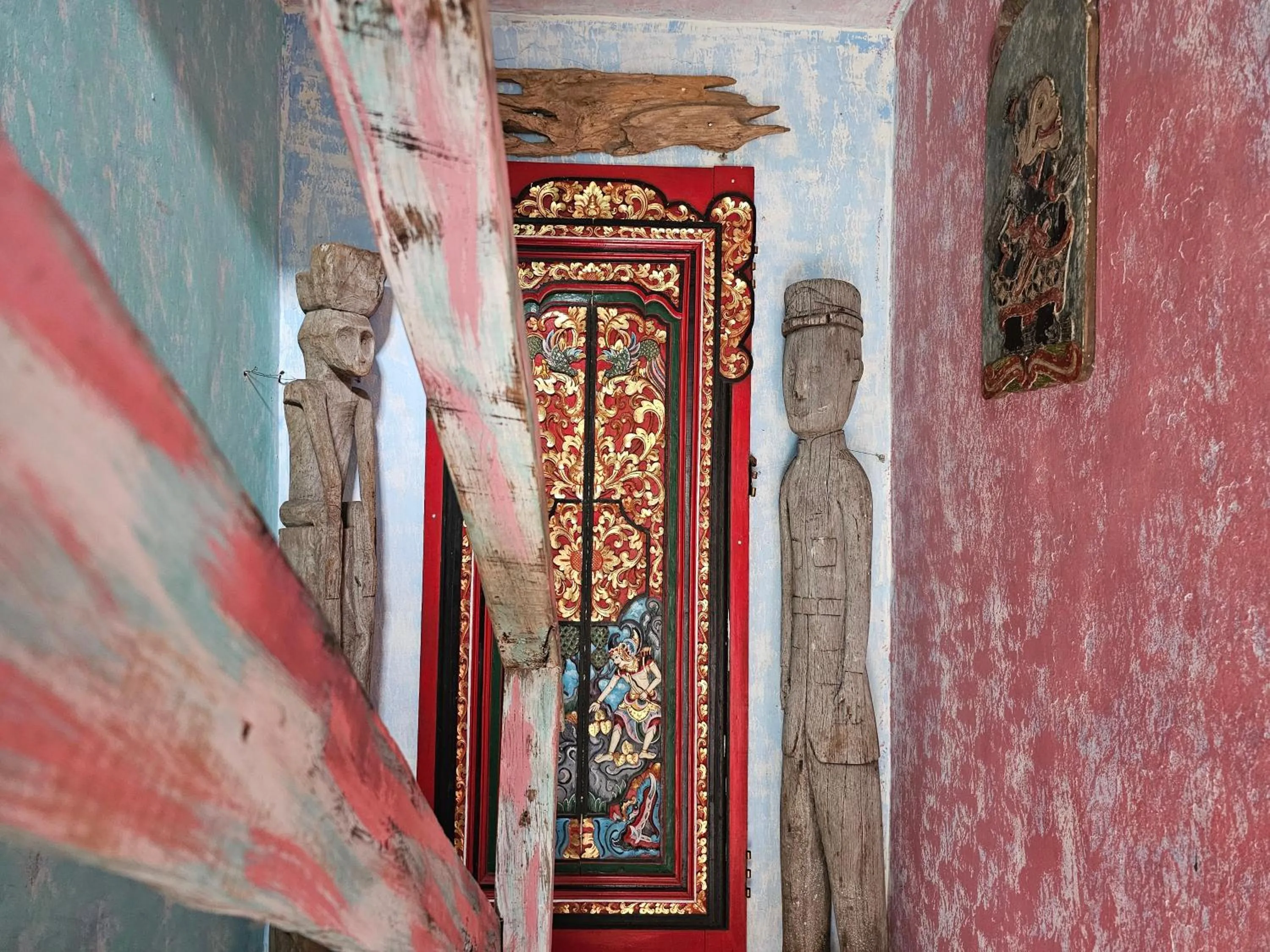 Decorative detail in Lovina Loca