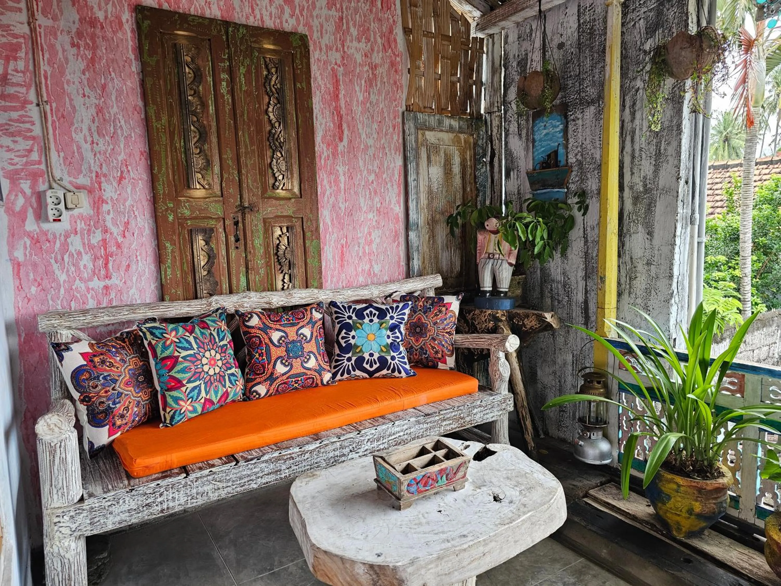 Seating area in Lovina Loca