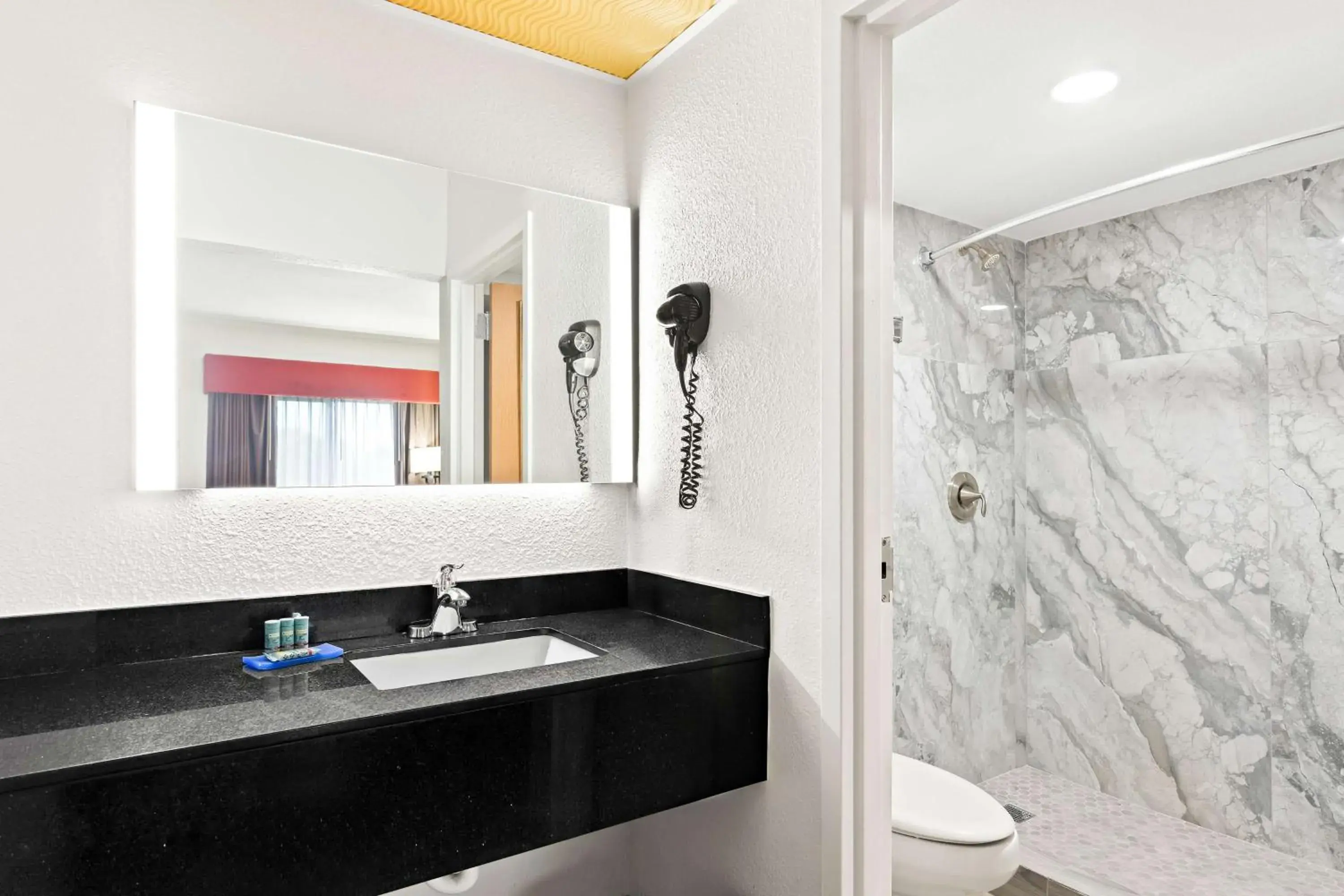 Bathroom in Best Western Lake Okeechobee Bathroom in Best Western Lake Okeechobee