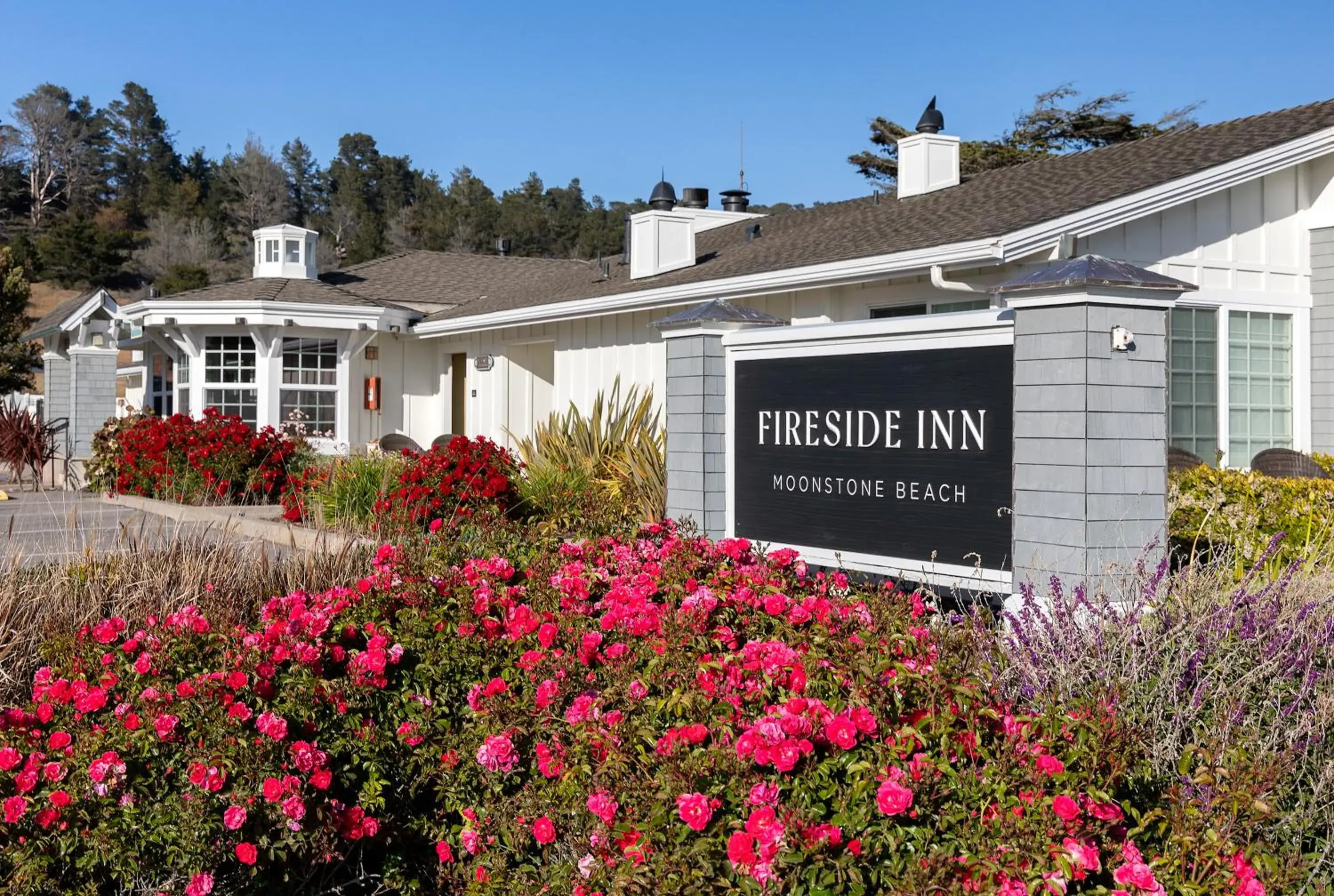 Property building in Fireside Inn on Moonstone Beach Property building in Fireside Inn on Moonstone Beach