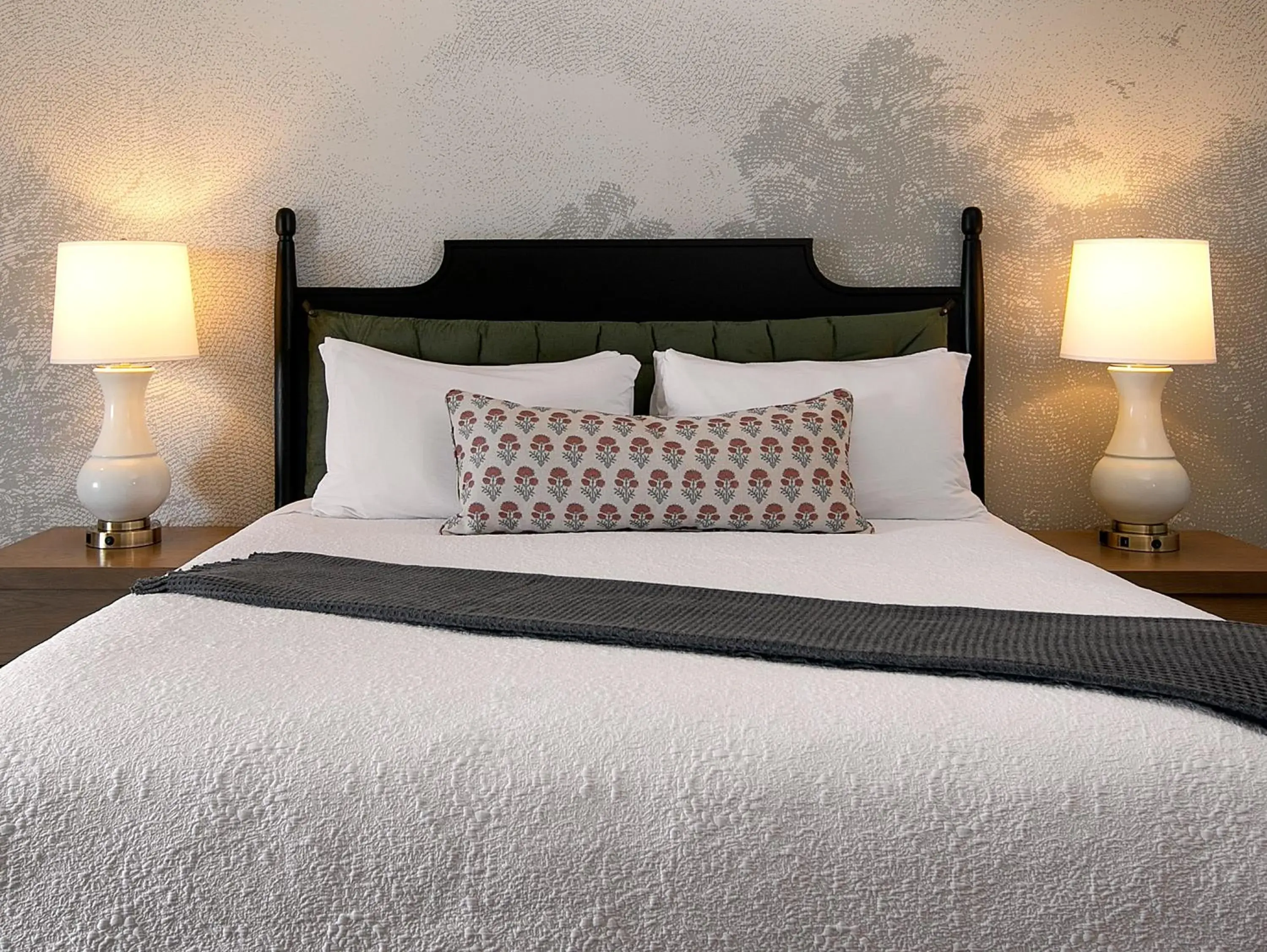 Bed in Fireside Inn on Moonstone Beach Bed in Fireside Inn on Moonstone Beach