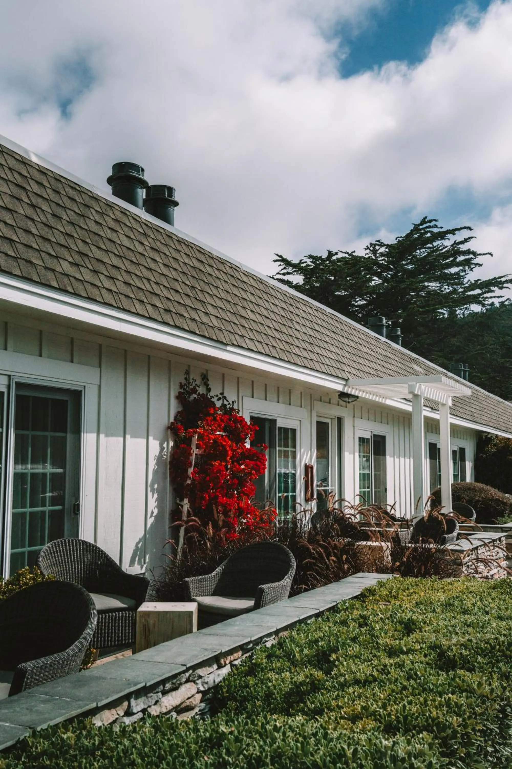 Property building in Fireside Inn on Moonstone Beach