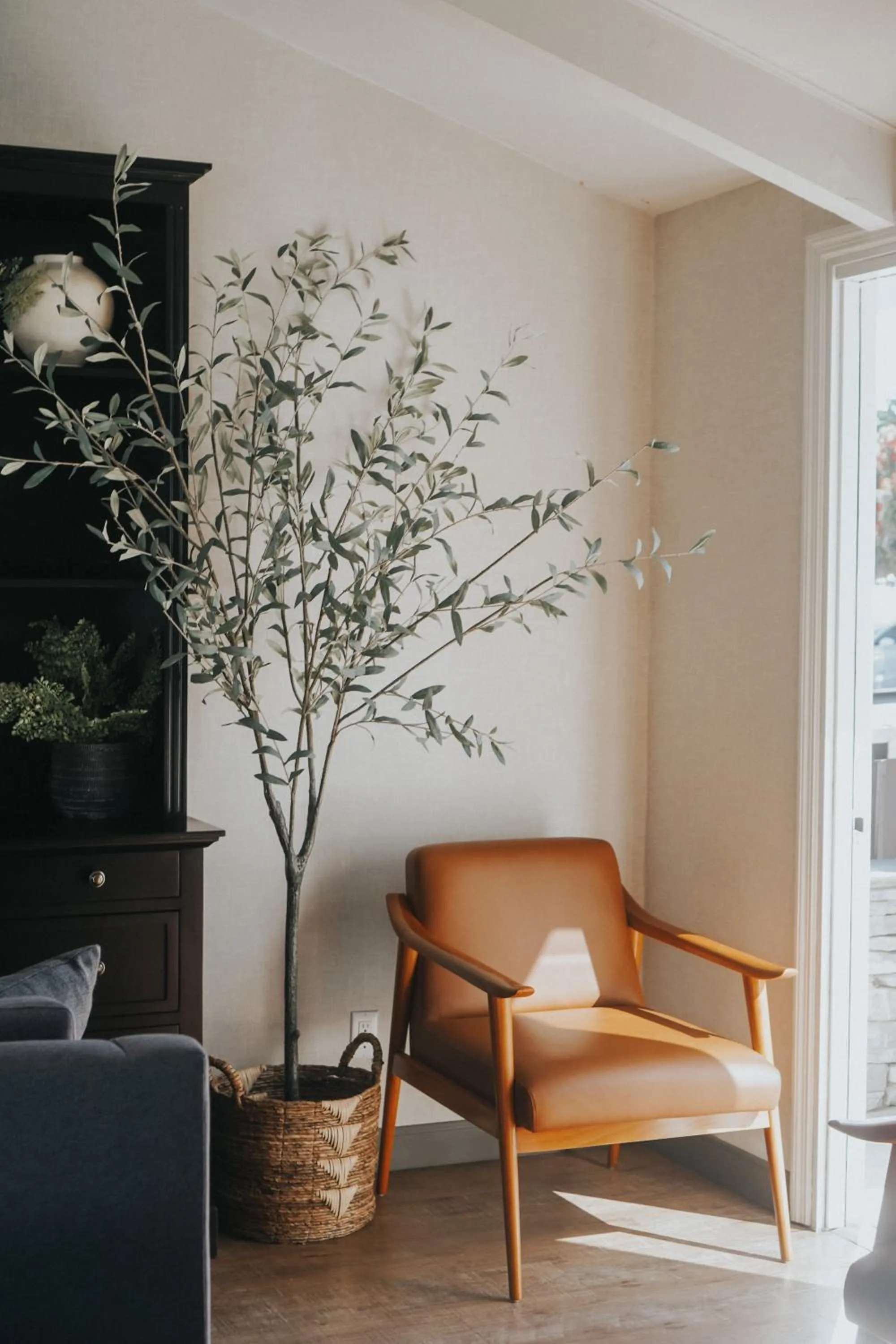 Lounge or bar in Fireside Inn on Moonstone Beach