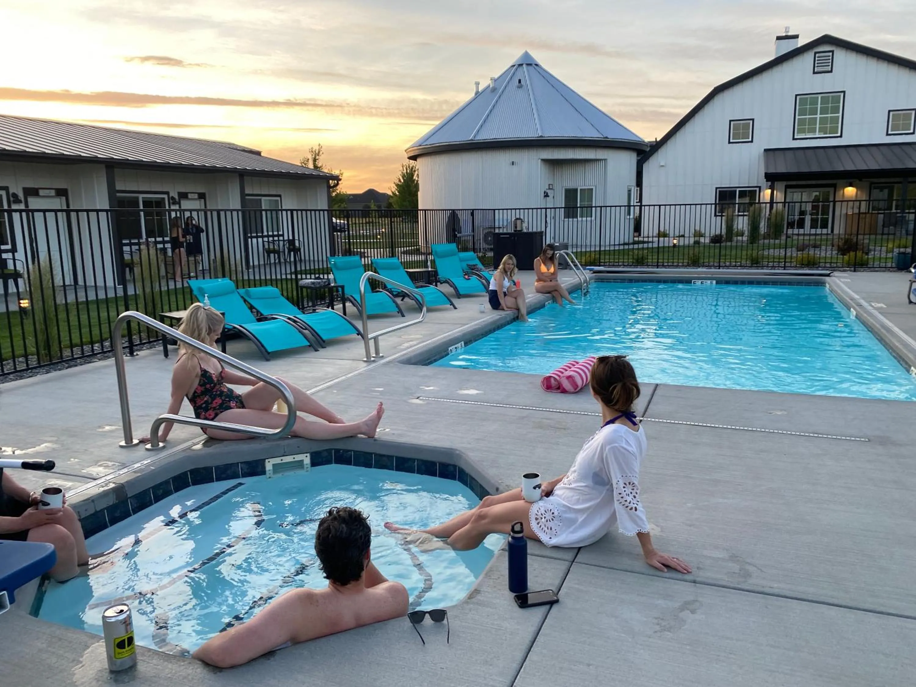 Swimming pool in The Barn B&B Walla Walla