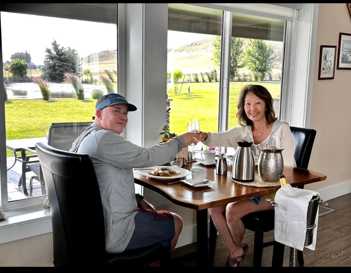 Dining area in The Barn B&B Walla Walla