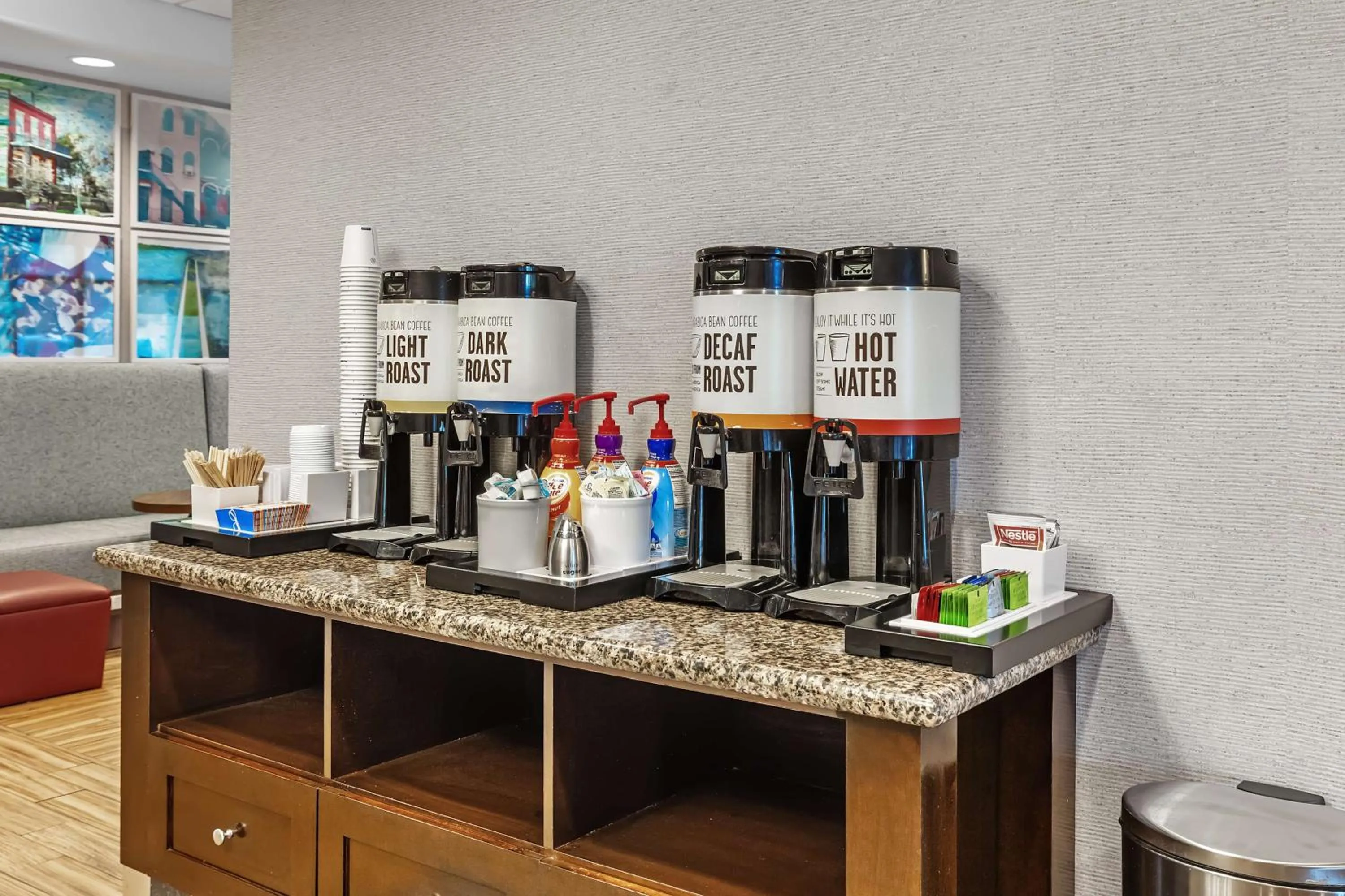 Dining area in Hampton Inn - Atmore