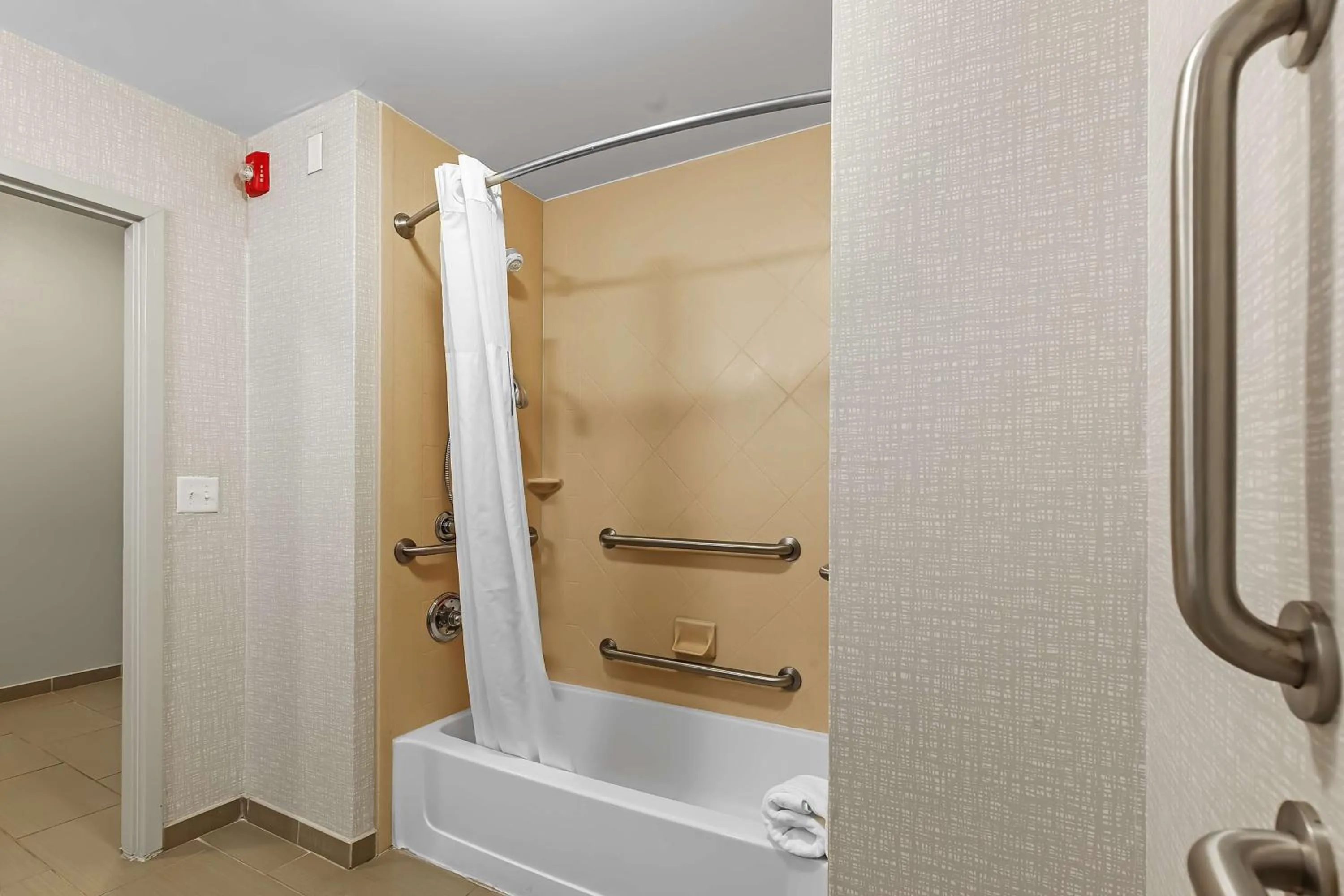 Bathroom in Hampton Inn - Atmore