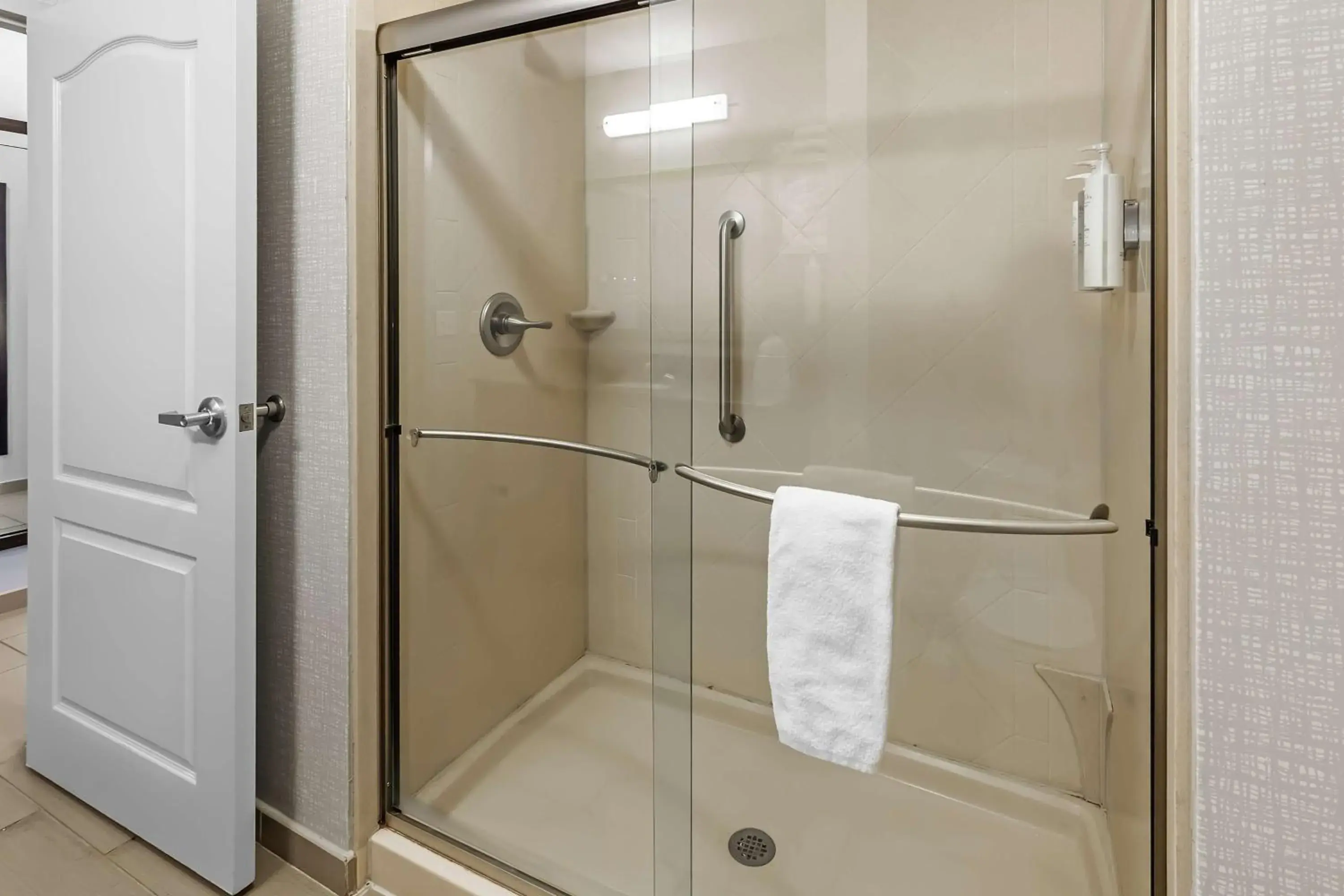 Bathroom in Hampton Inn - Atmore Bathroom in Hampton Inn - Atmore