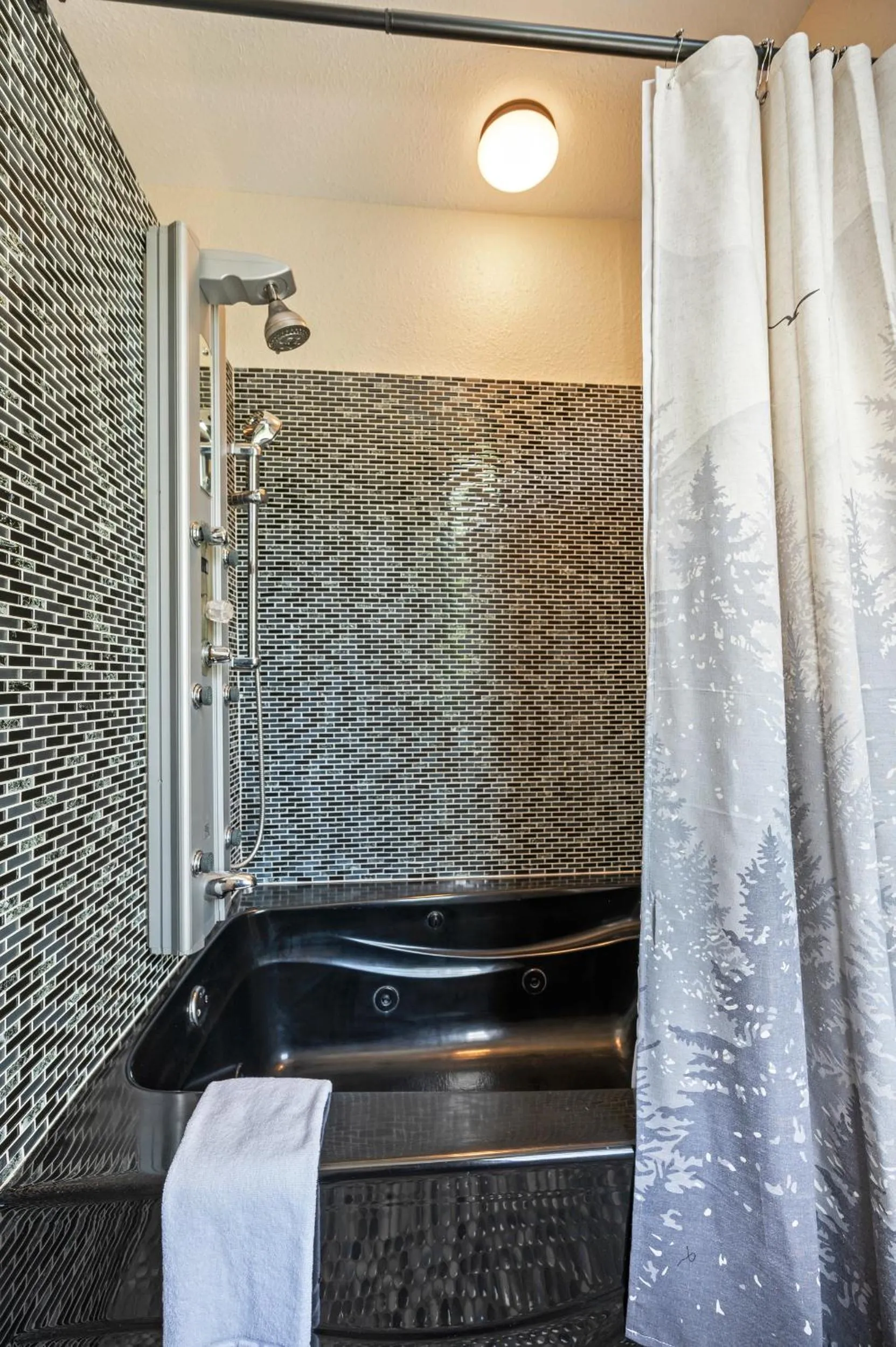 Bath in Hotel Leavenworth