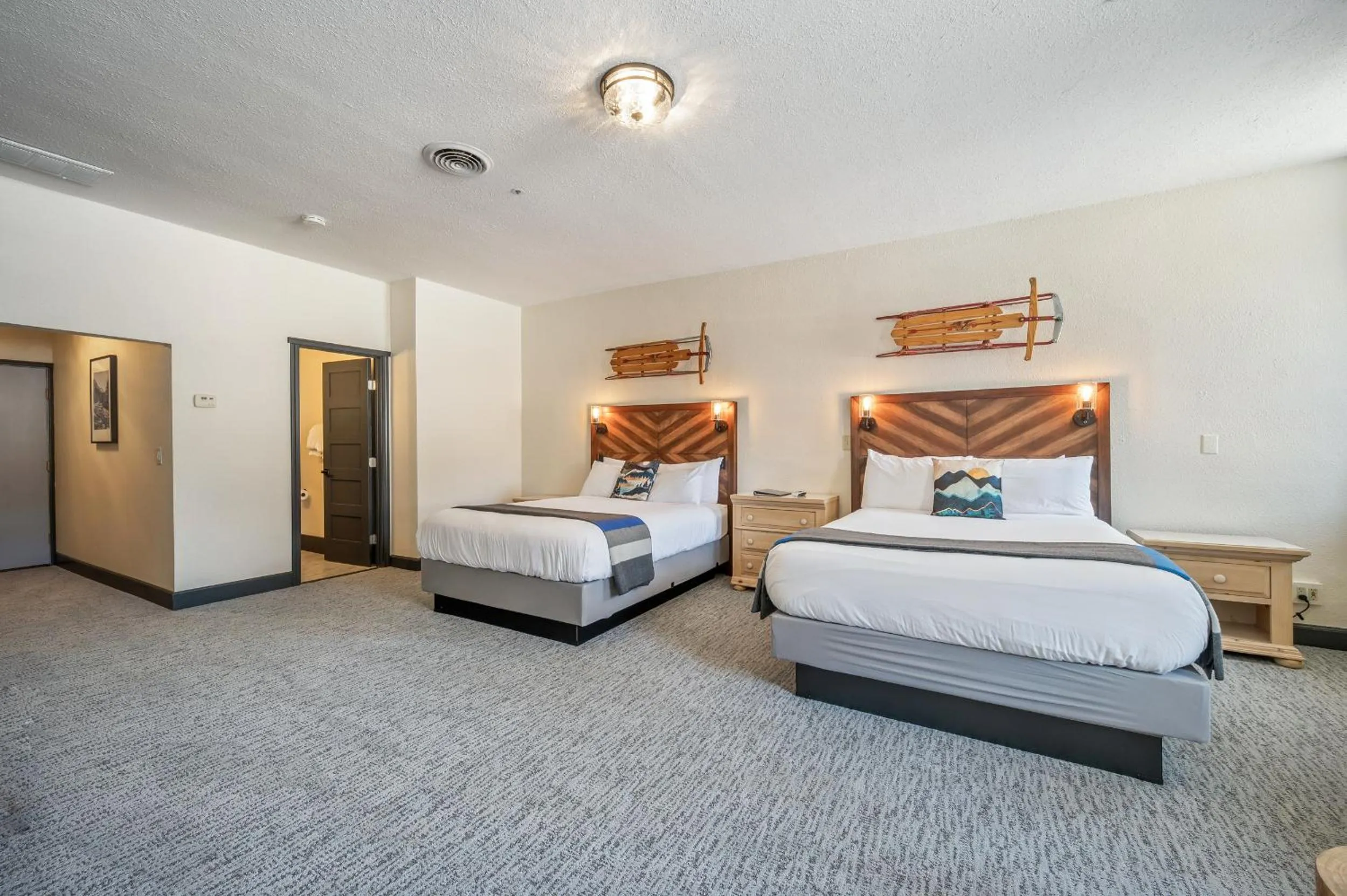 Photo of the whole room, Bed in Hotel Leavenworth