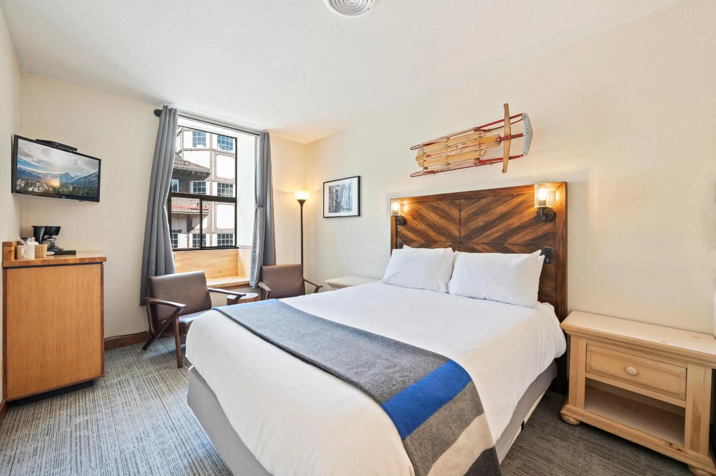 Photo of the whole room, Bed in Hotel Leavenworth