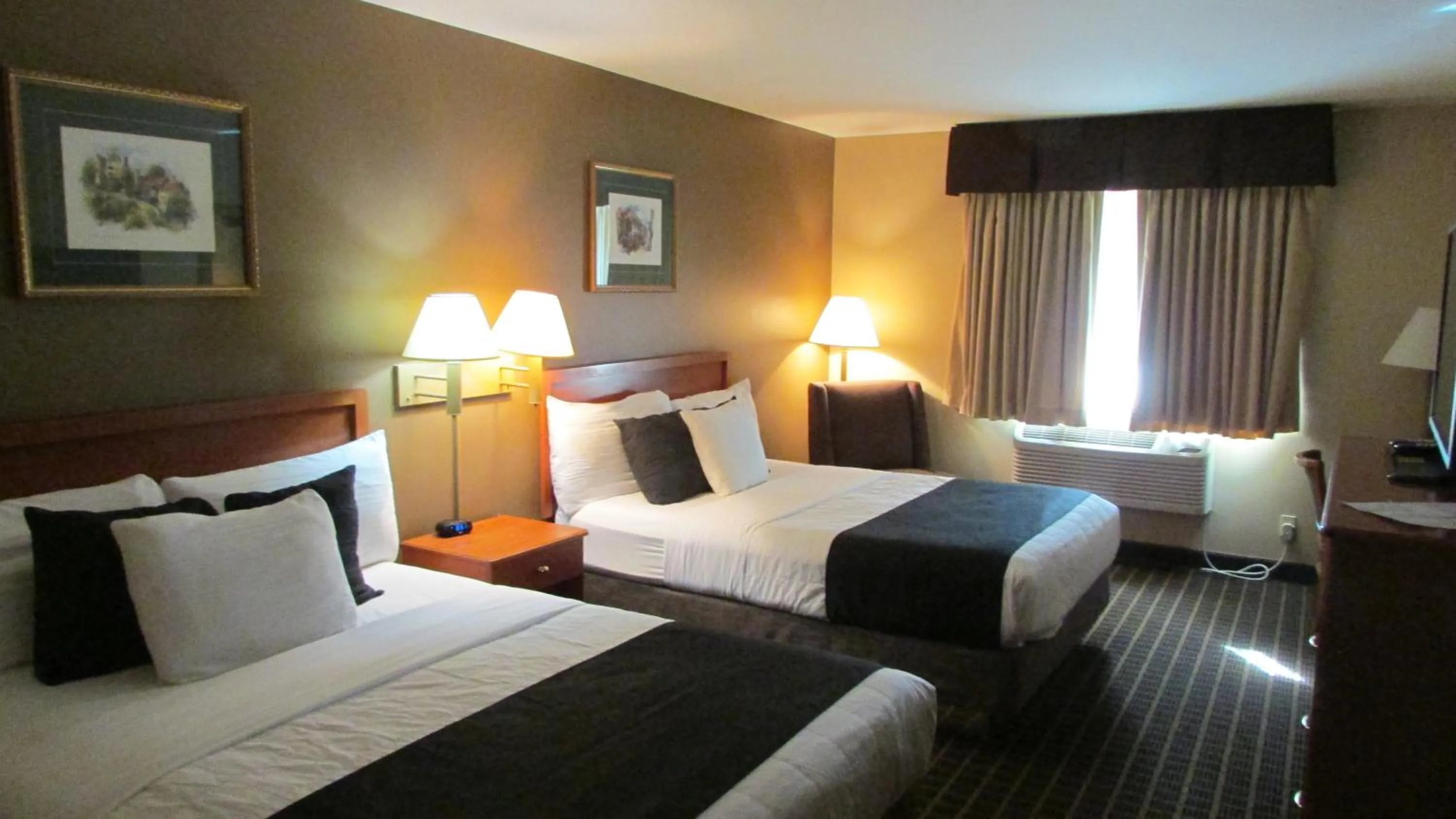 Bedroom, Bed in FairBridge Inn & Suites Leavenworth
