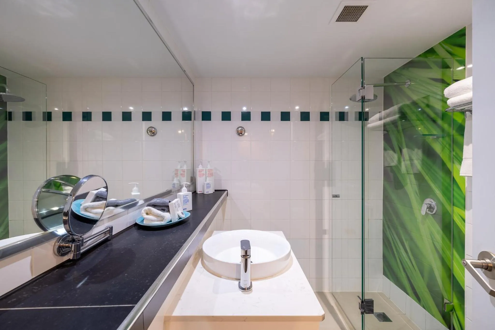 Shower in Mandala Signature Berry