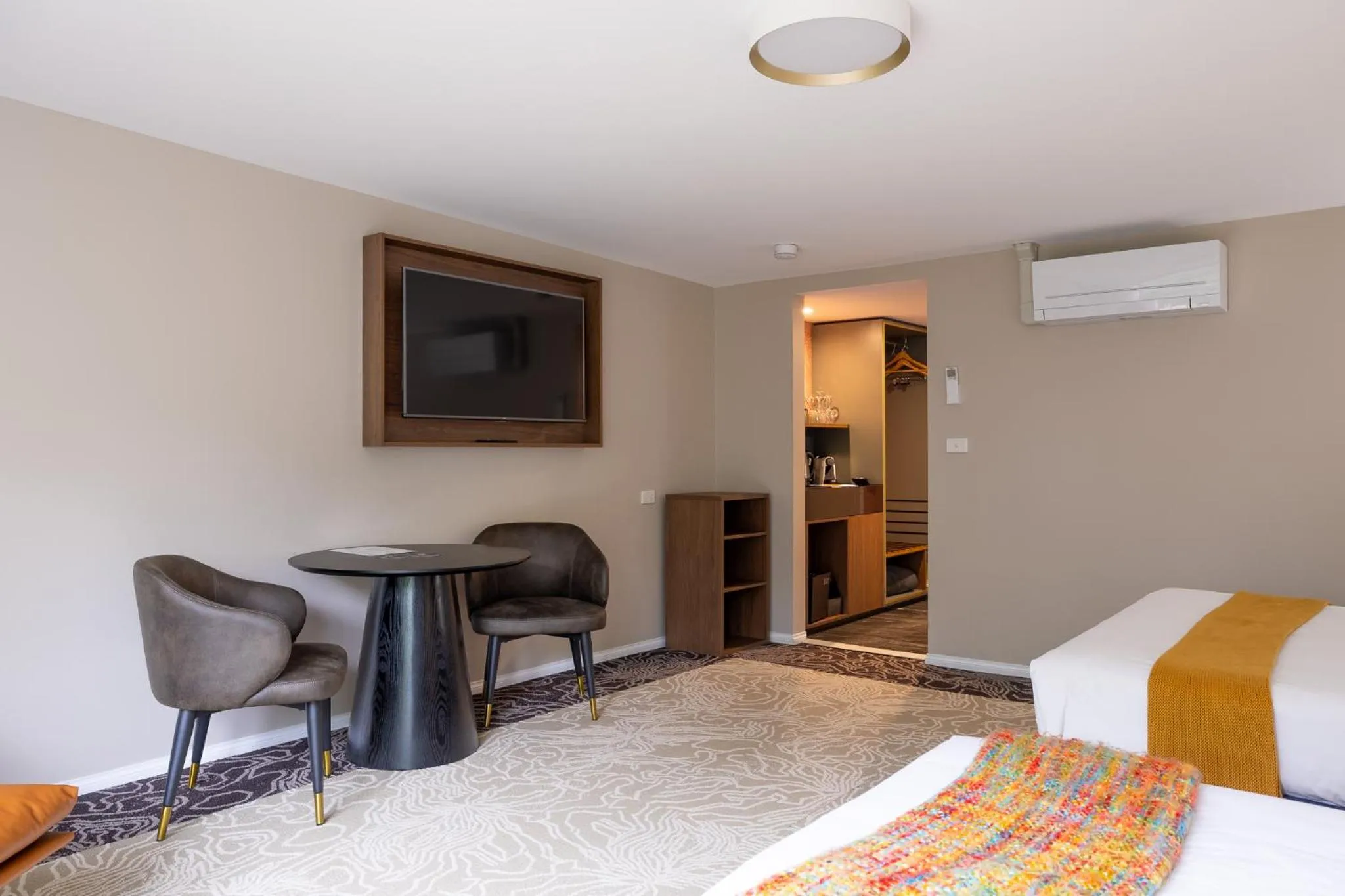 TV and multimedia, Bed in Mandala Signature Berry