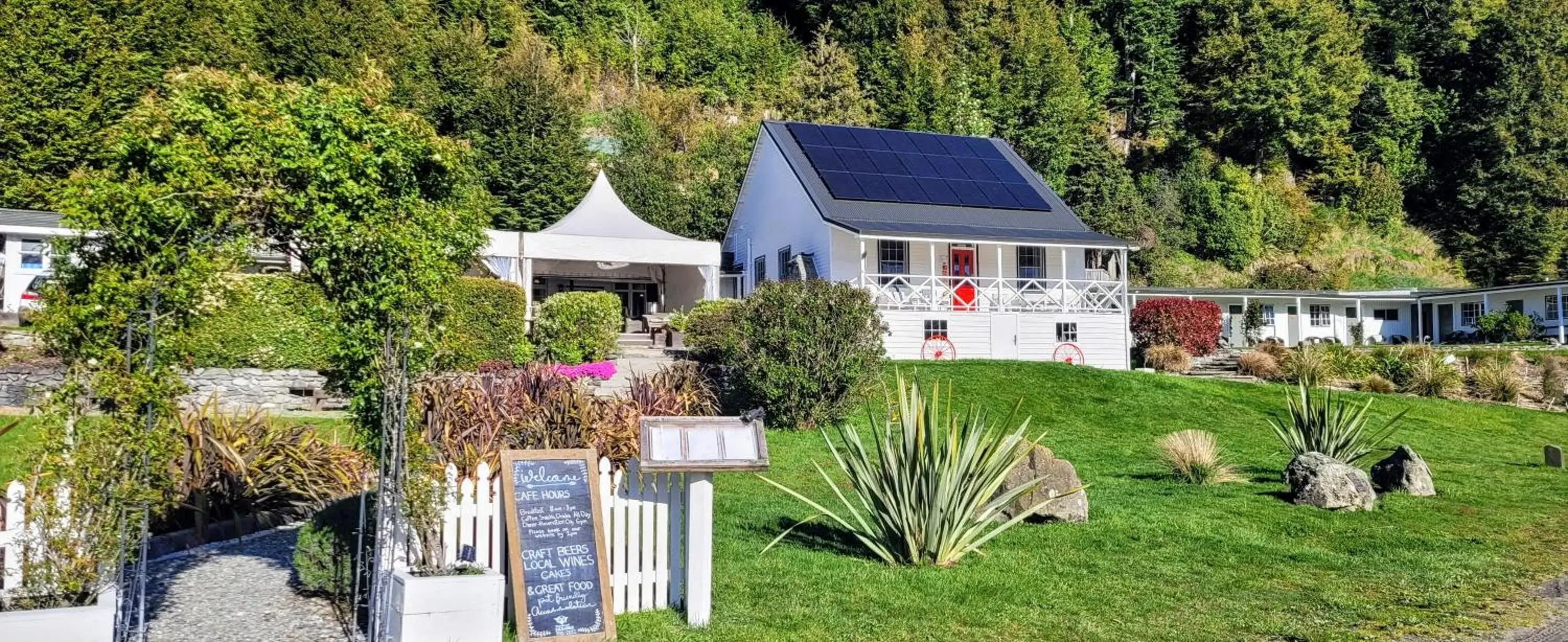 Property building in Kinloch Wilderness Retreat Property building in Kinloch Wilderness Retreat