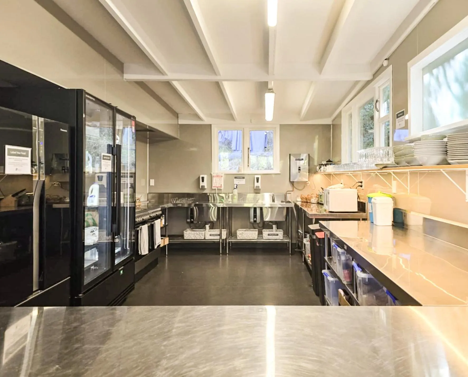 Communal kitchen in Kinloch Wilderness Retreat
